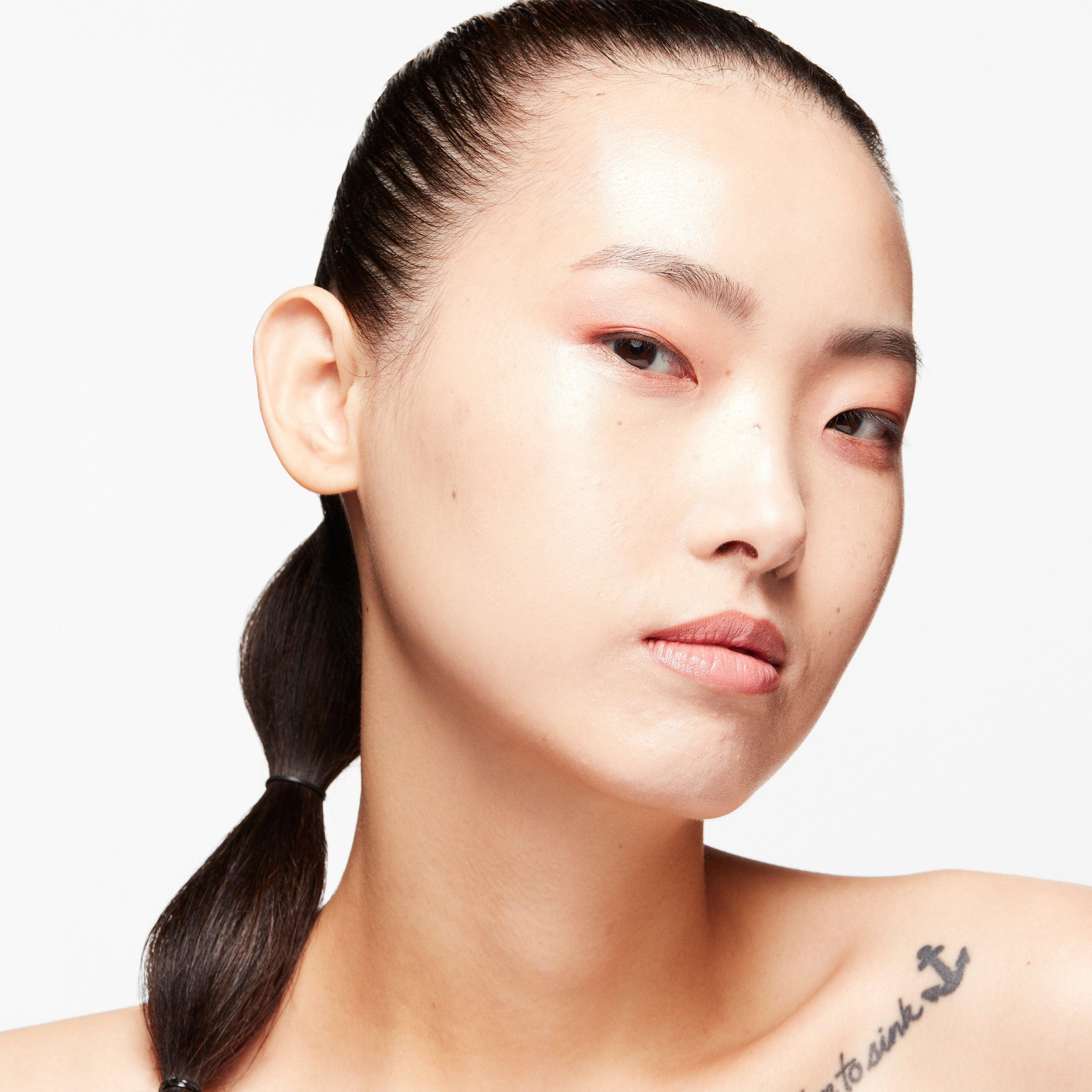 Light 1 - Mac - STROBE DEWY SKIN TINTED MOISTURISER - 4