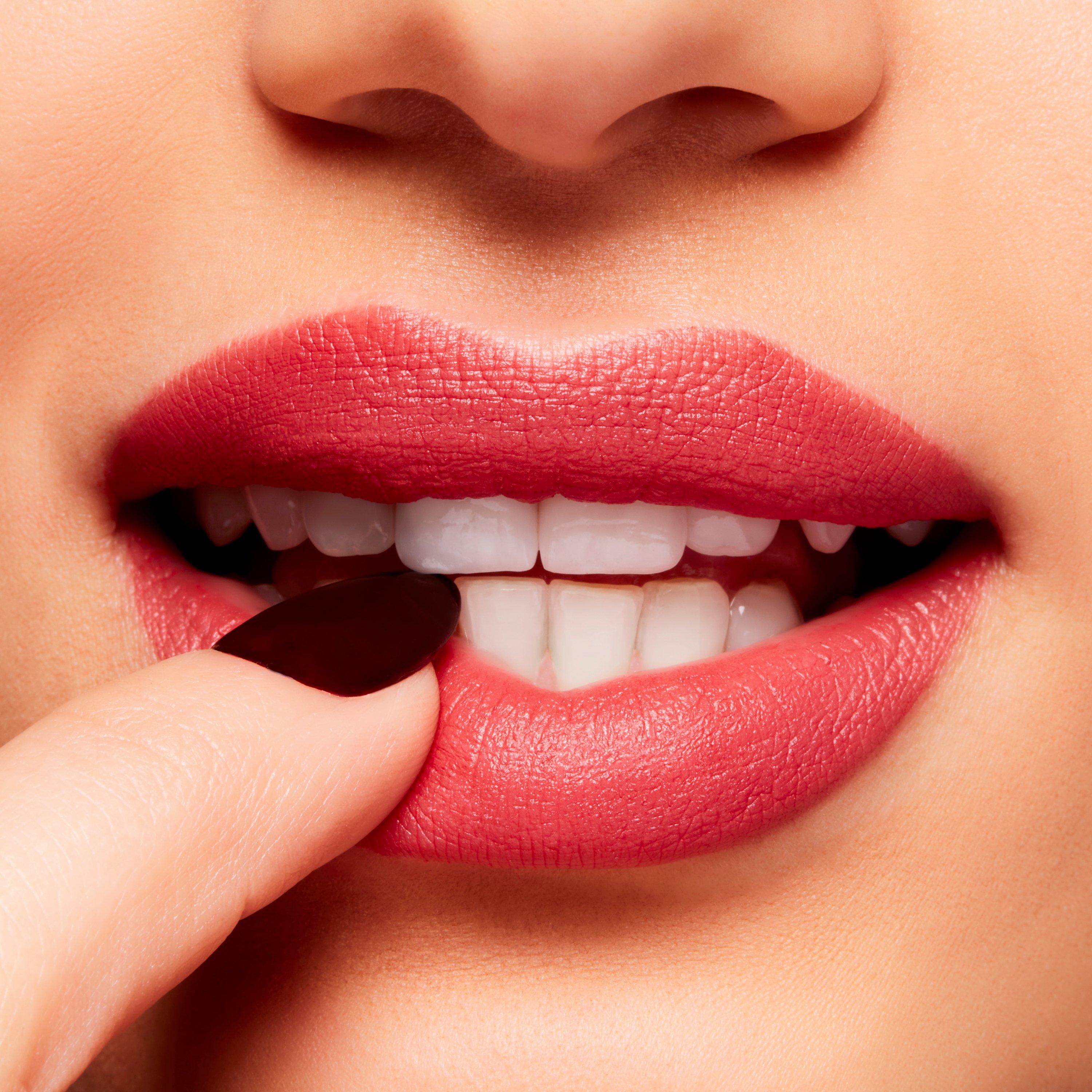 Stay Curious - Mac - Powder Kiss Velvet  Blur Slim Stick - 4