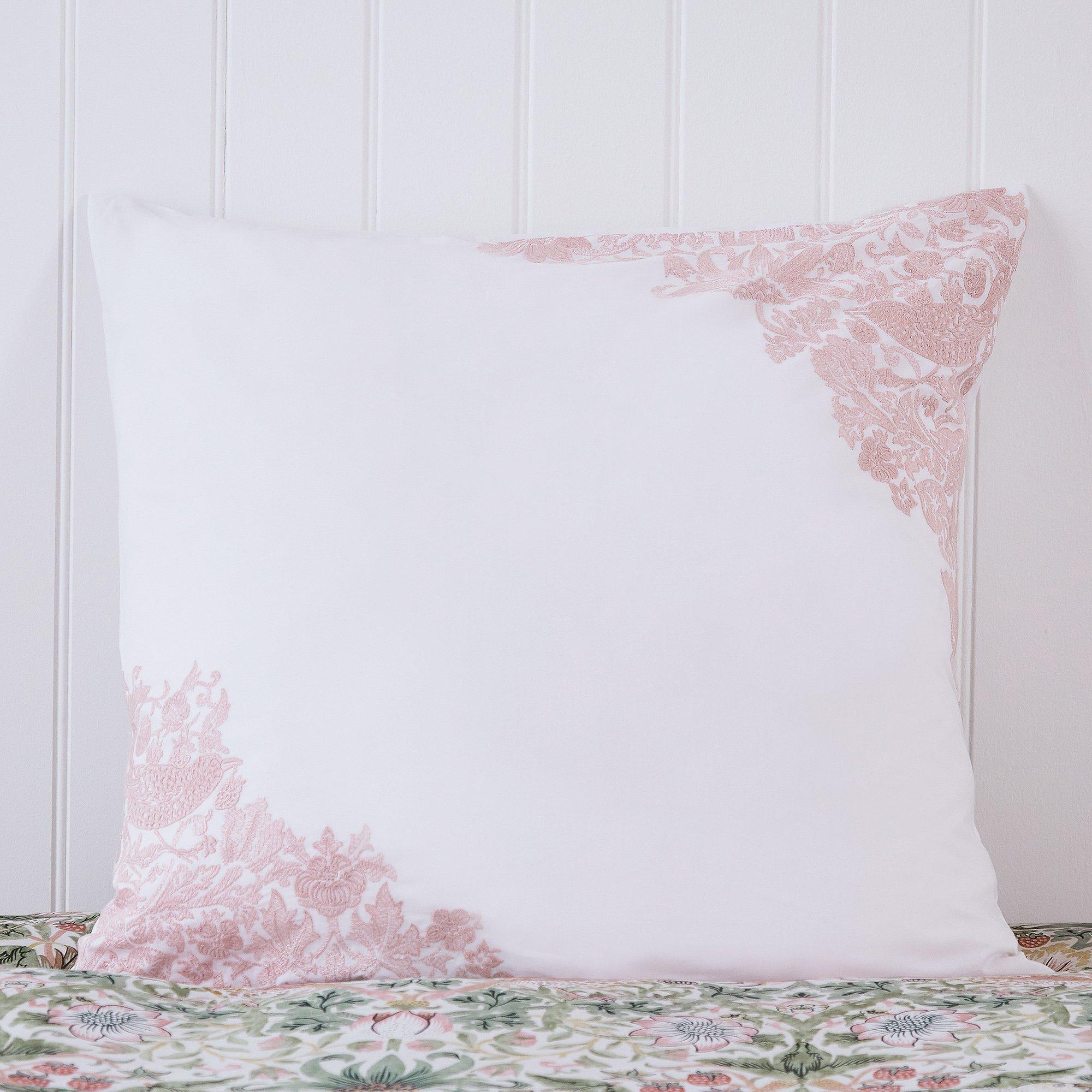 Cochineal Pink - Morris and Co - Strawberry Thief - Severne Squ  P/Case - 2