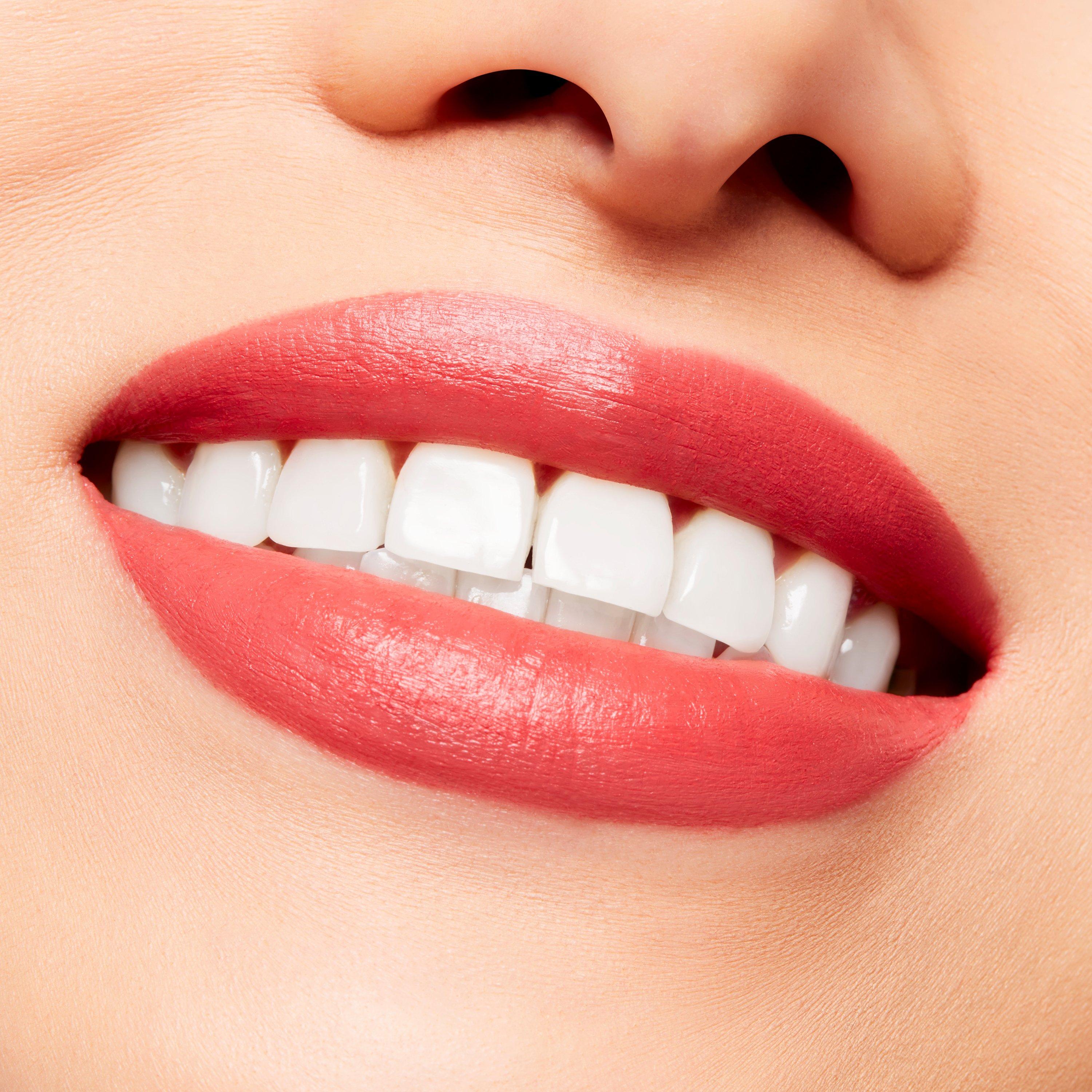 Sheer Outrage - Mac - Powder Kiss Velvet  Blur Slim Stick - 3