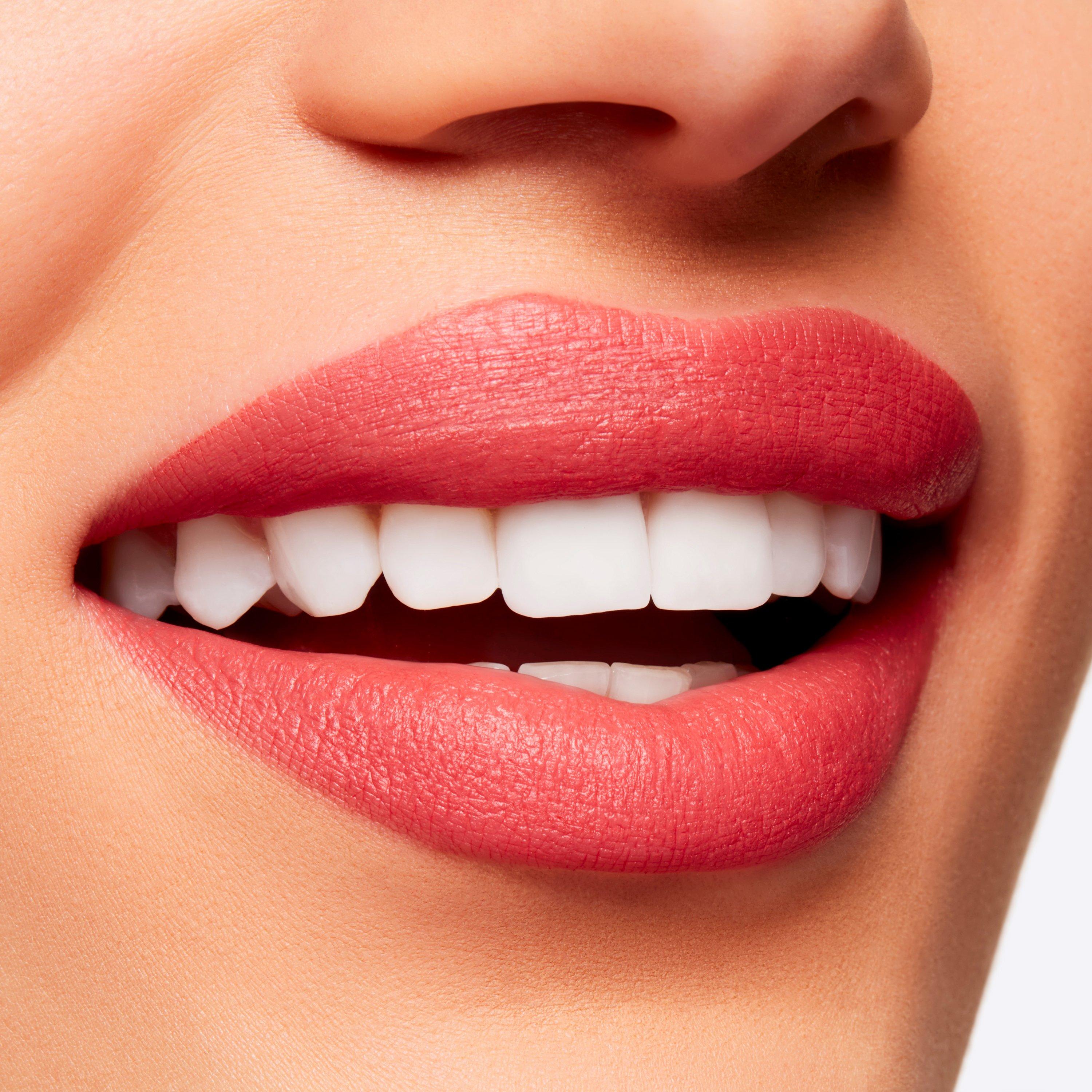 Sheer Outrage - Mac - Powder Kiss Velvet  Blur Slim Stick - 4