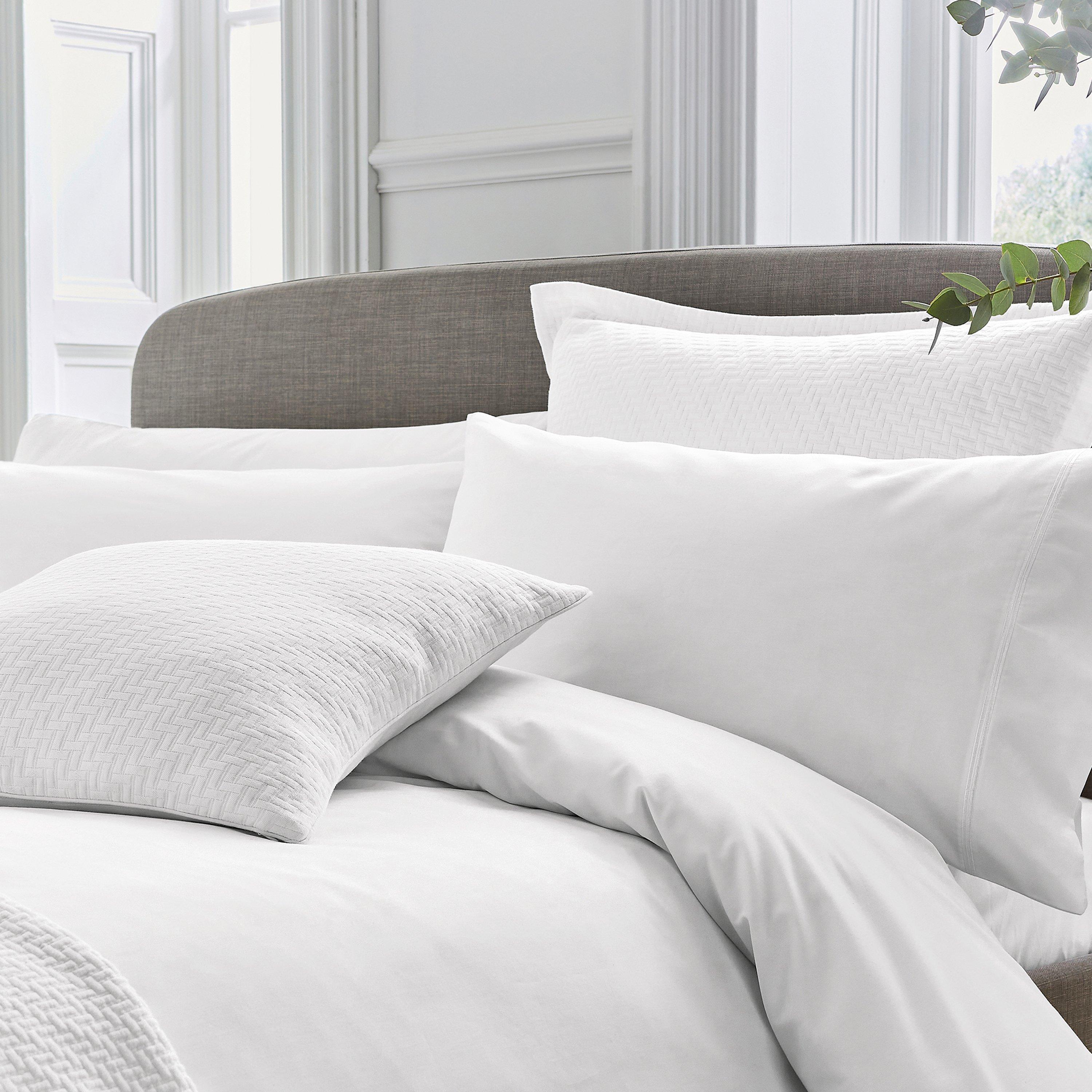 White - Bedeck of Belfast - ANDAZ PILLOWSHAM - 2