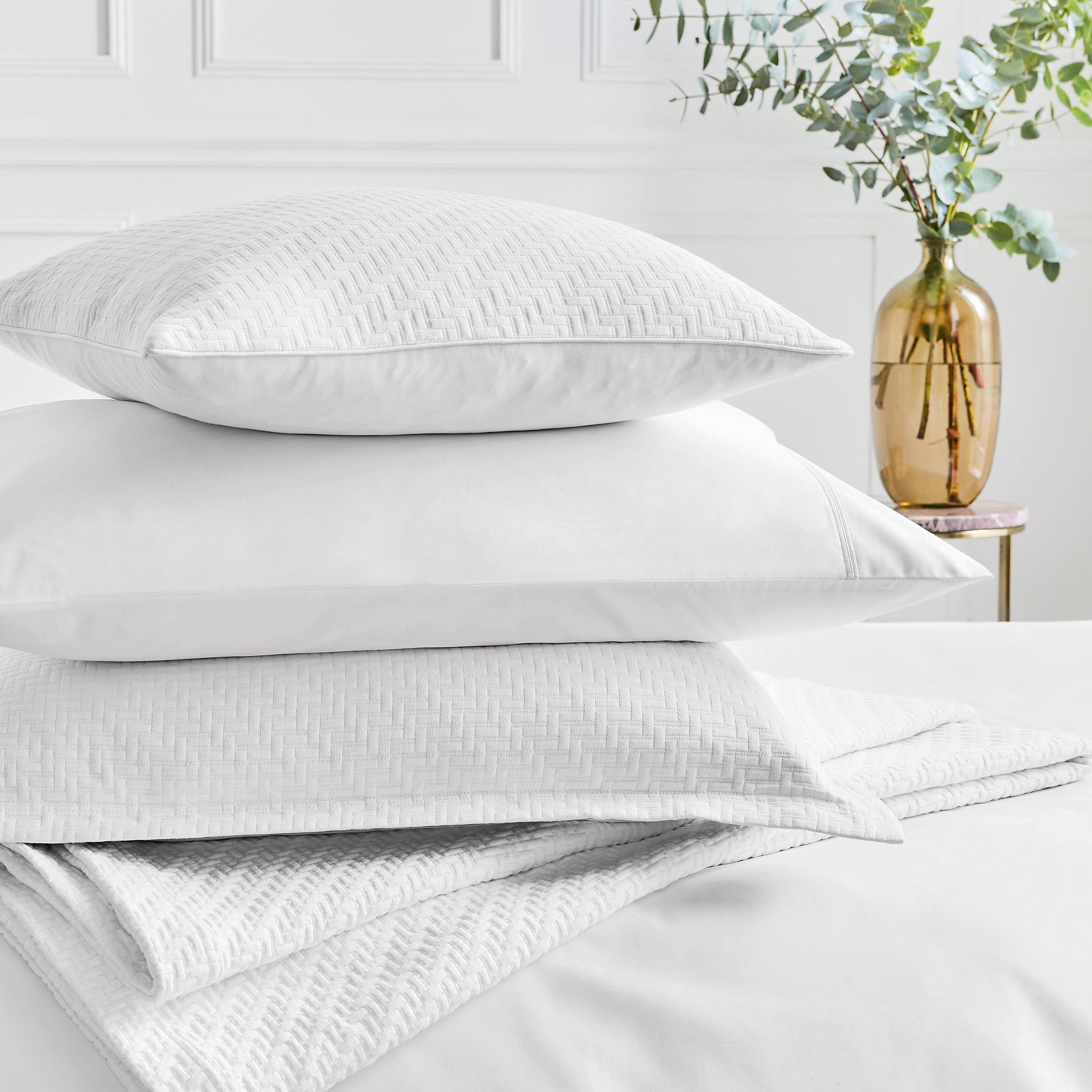 White - Bedeck of Belfast - ANDAZ PILLOWSHAM - 3