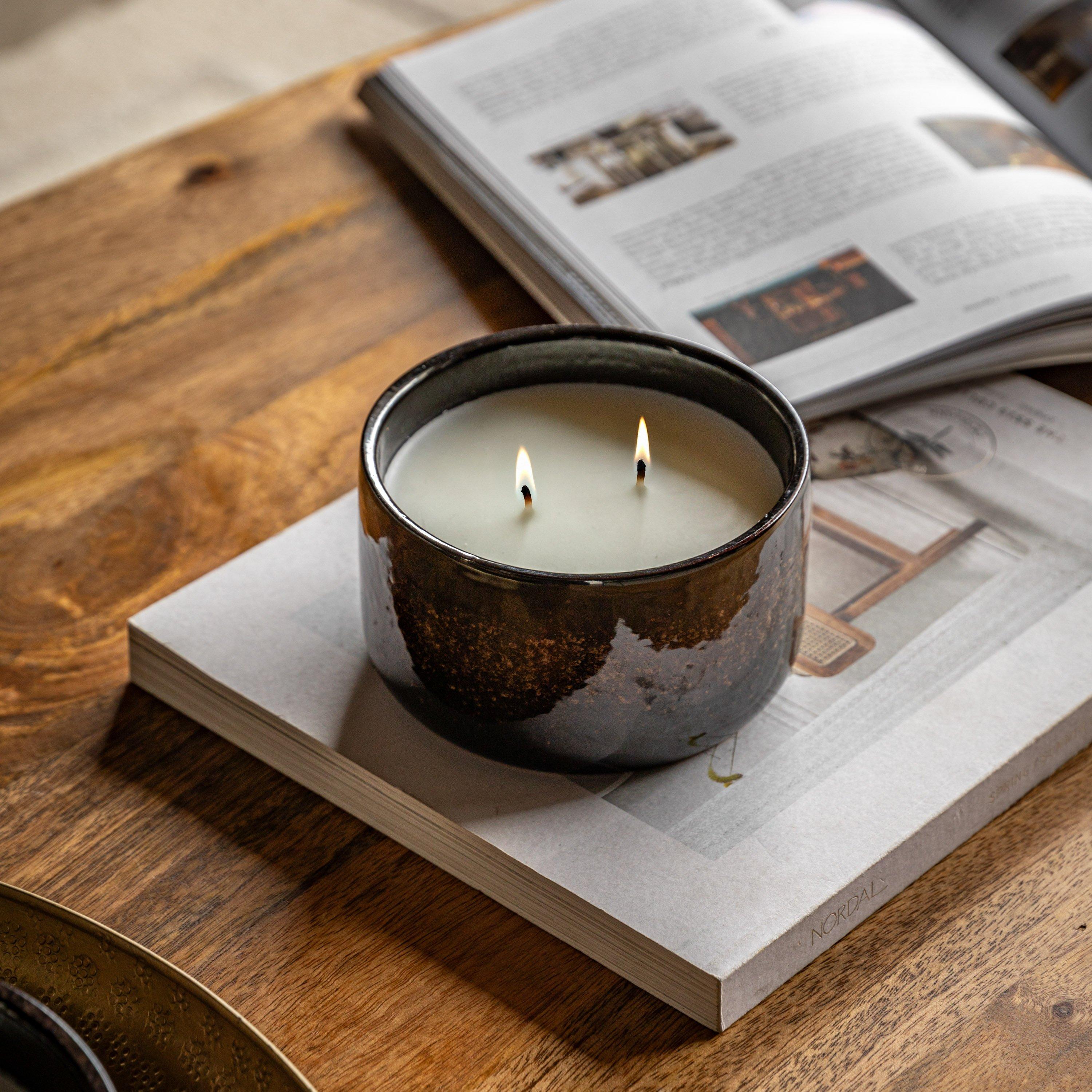 Gallery  Reactive Glaze 64 - Brown