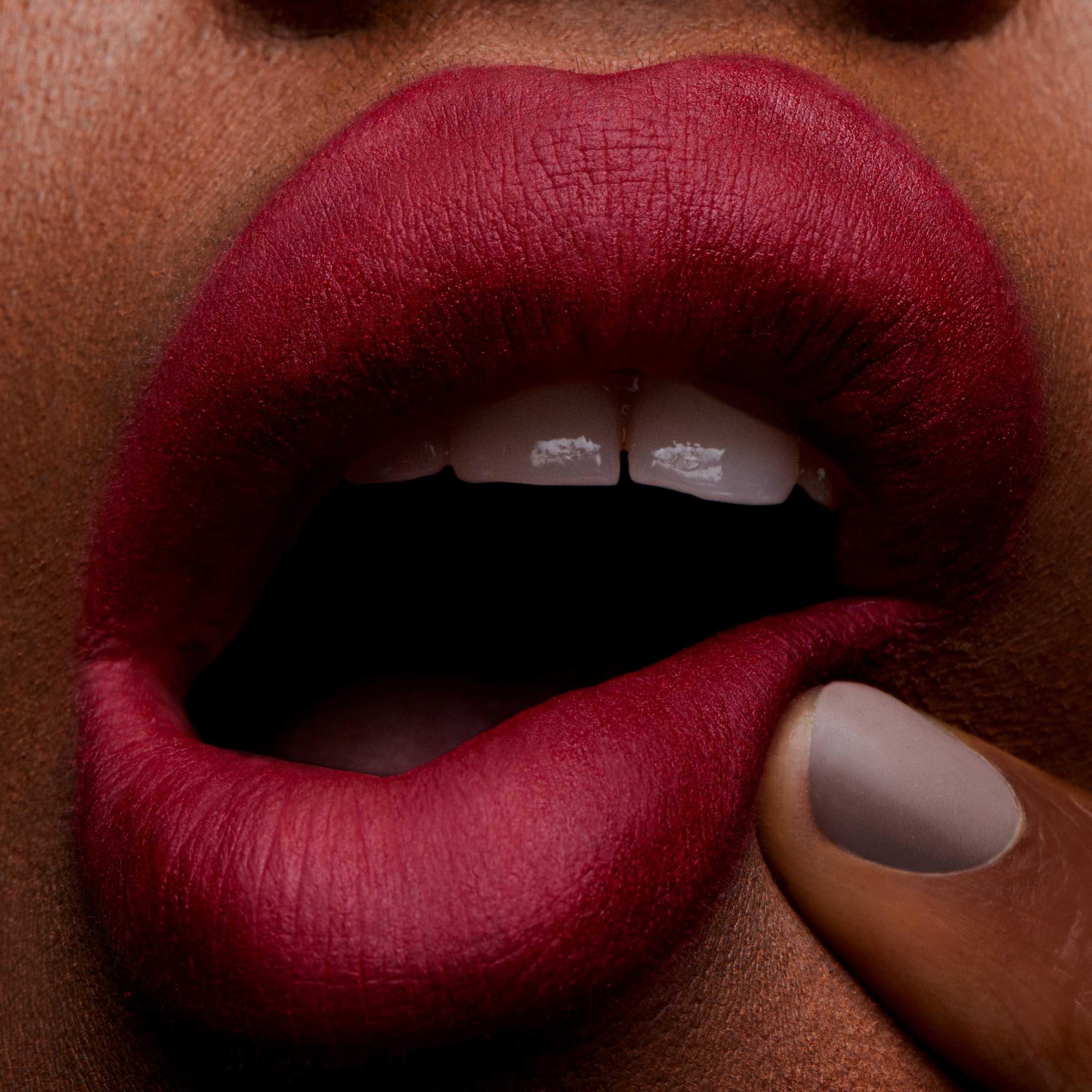 Werk Werk Wer - Mac - Powder Kiss Lipstick - 5