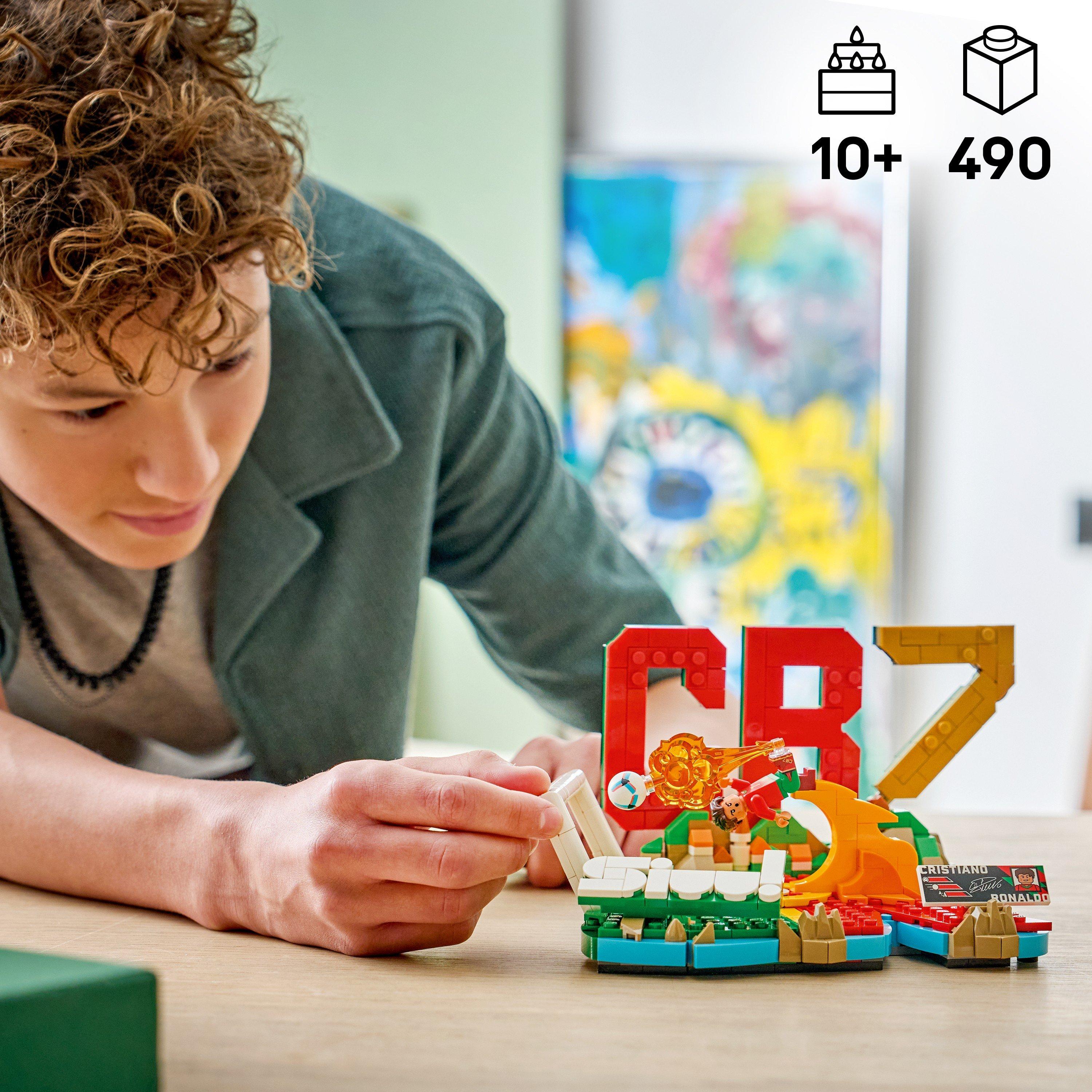 Ronaldo - LEGO - LEGO Editions Cristiano Ronaldo – Soccer Highlights - Building Set for Boys & Girls Ages 10+ - 430 - 3