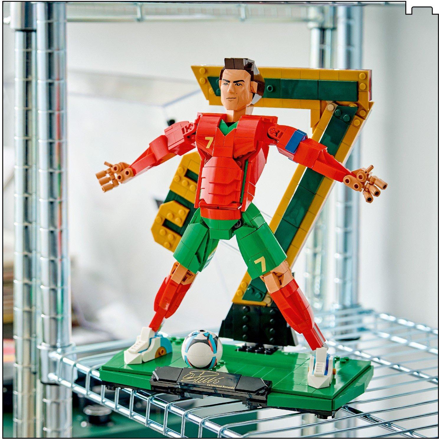 Ronaldo - LEGO - Editions Cristiano Ronaldo – Football Legend Set 43016 - 12