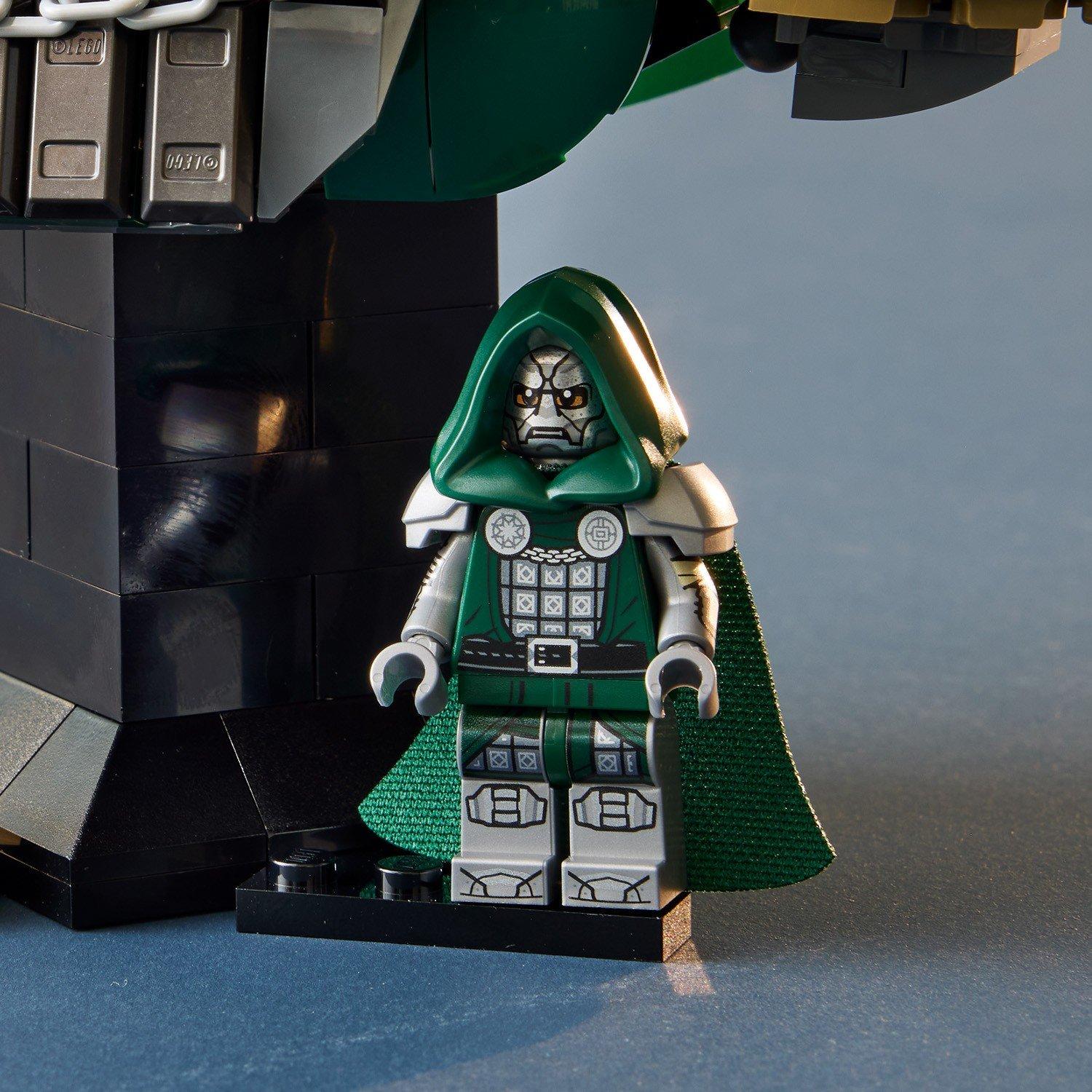 Doctor Doom - LEGO - LEGO 76345 Super Heroe 71 - 12