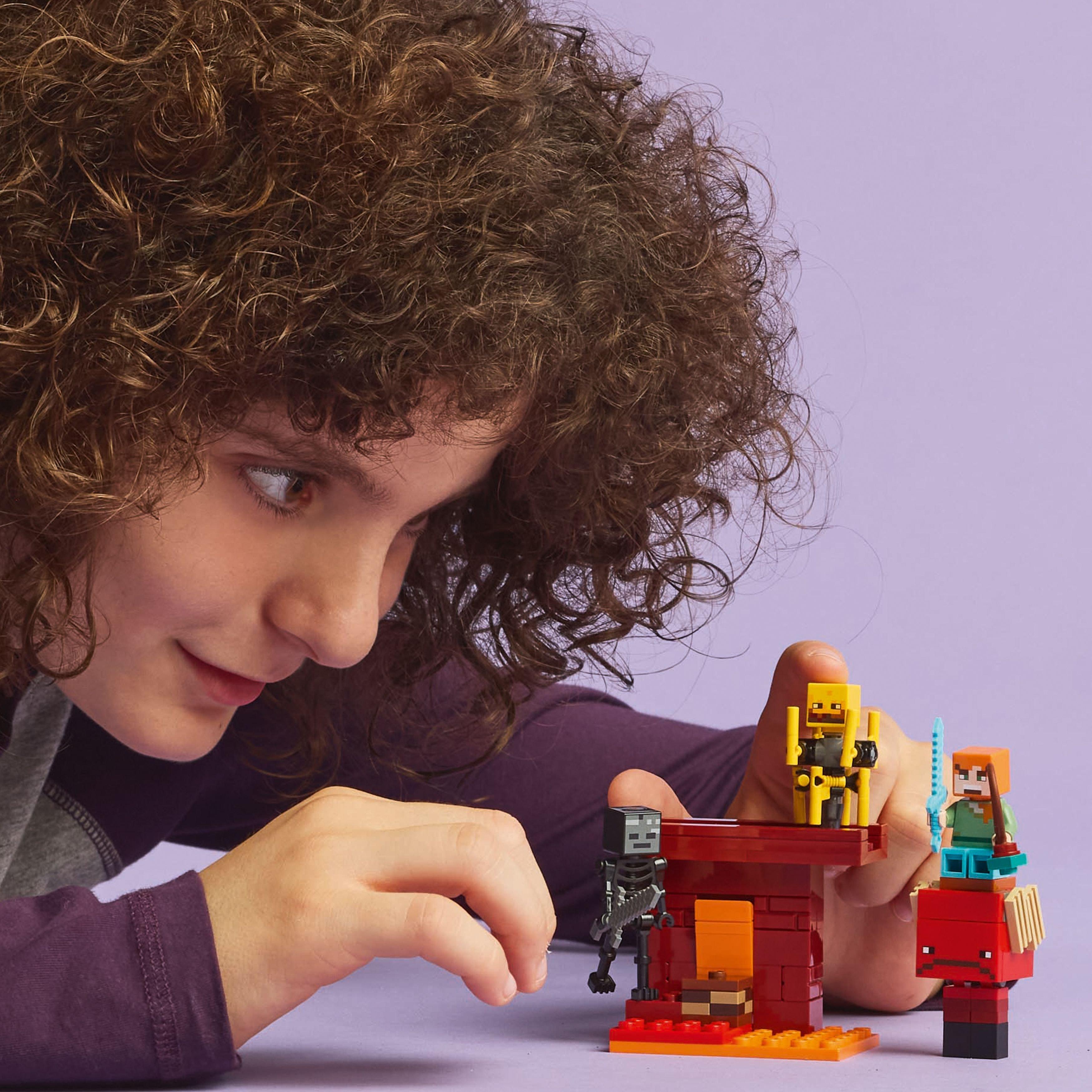 Minecraft - LEGO - LEGO Minecraft The Nether Lava Battle Set 21266 - 3