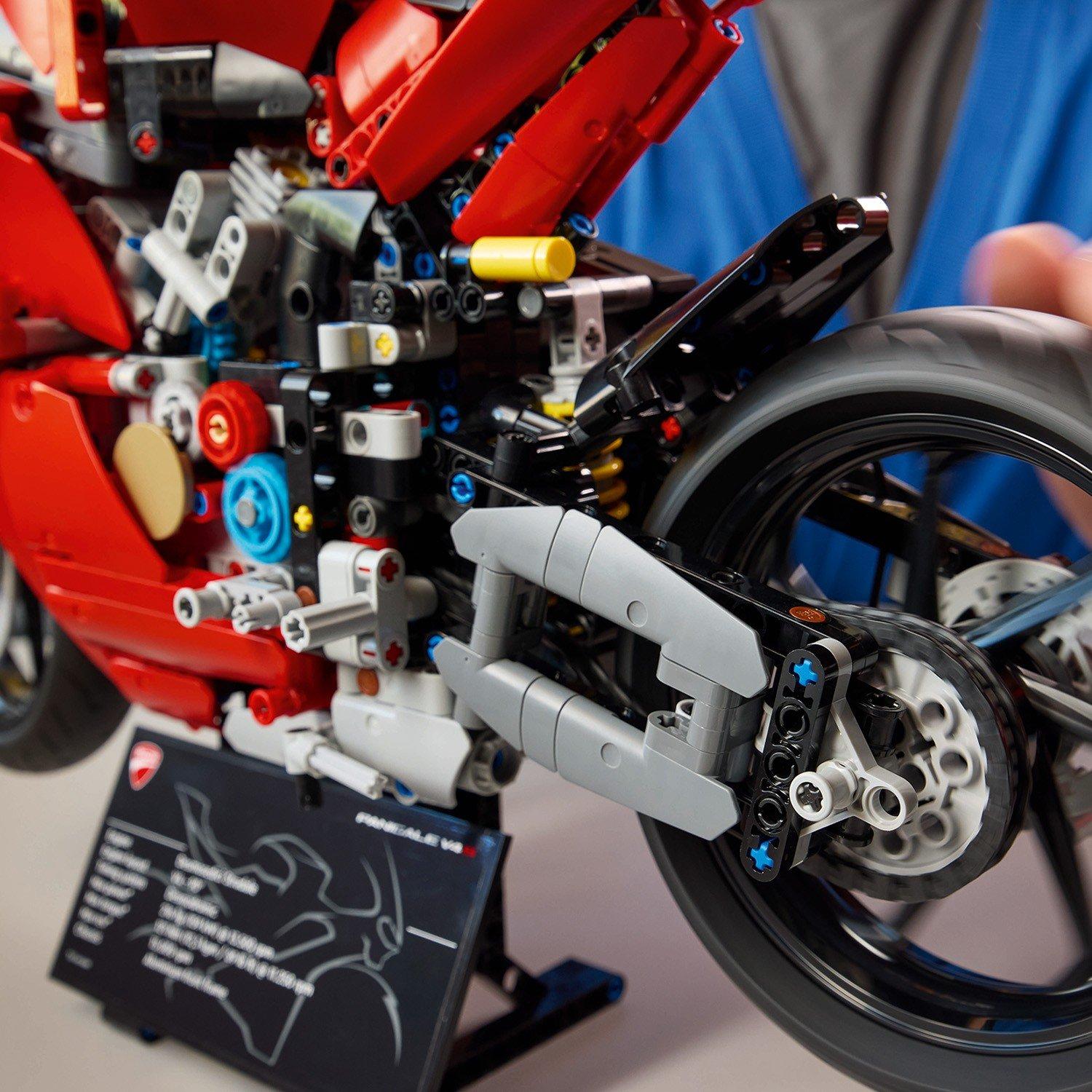 Technic - LEGO - Technic 42202 Ducati Panigale V4 S Motorcycle - 12