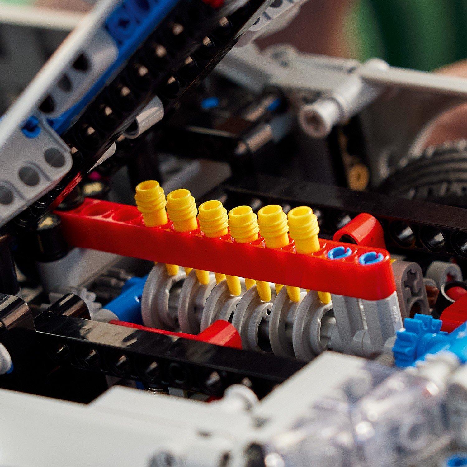 Skyline GTR - LEGO - LEGO® Technic 2 Fast 2 Furious Nissan Skyline GT-R (R34) Car Model Kit 42110 - 11