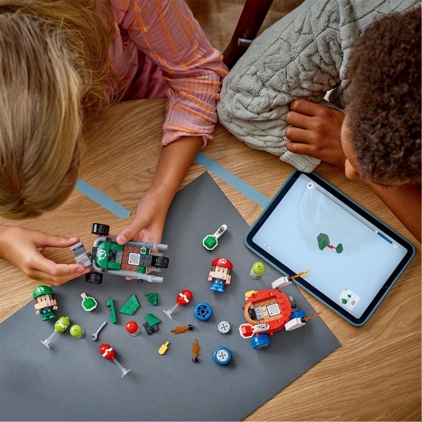 Super Mario - LEGO - LEGO Super Mario: Mario Kart – Baby Mario vs. Baby Luigi 72034 - 2