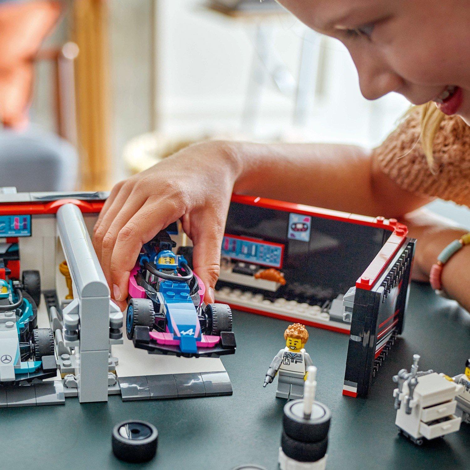 City Alicia - LEGO - City 60444 F1 Garage & Mercedes-AMG & Alpine Cars - 13