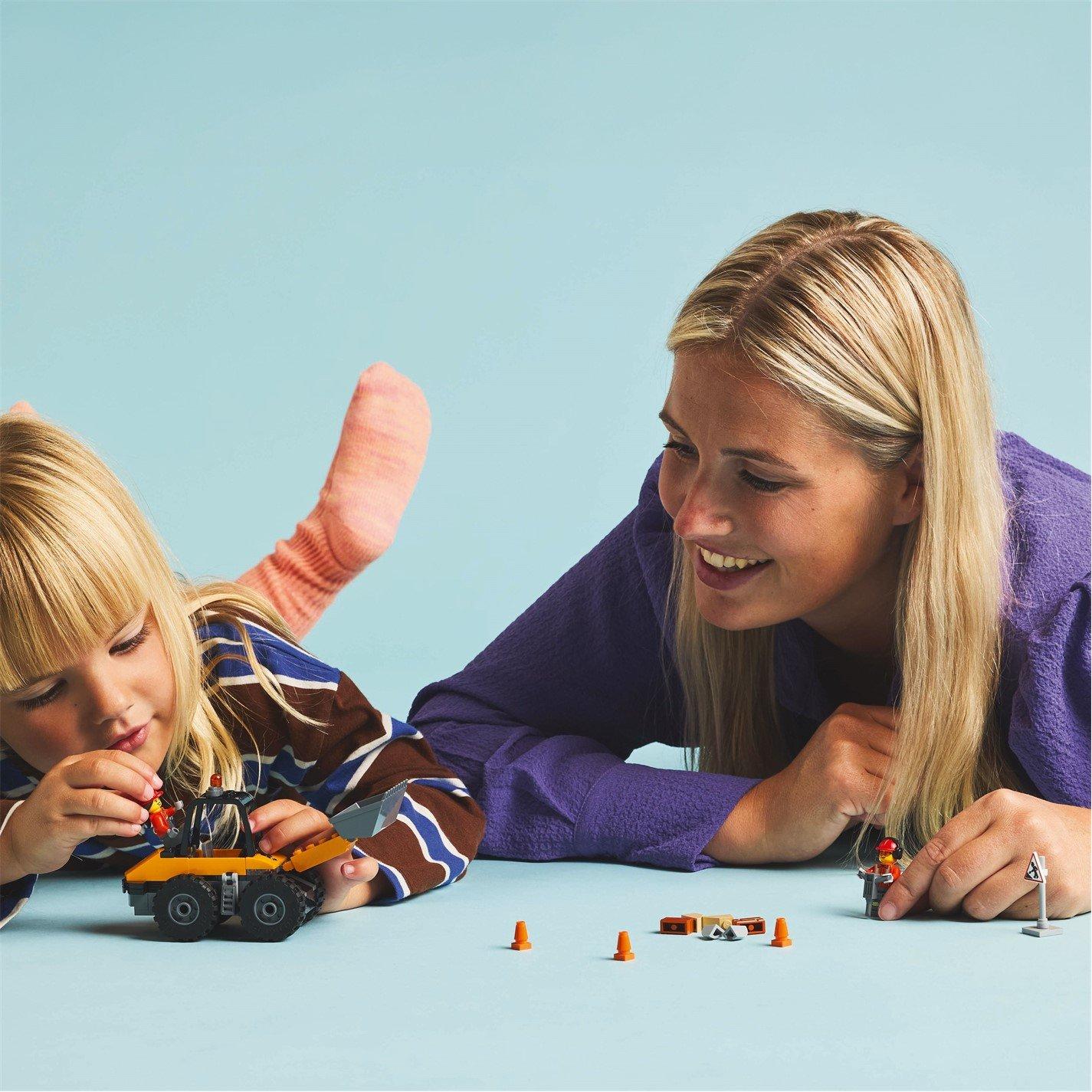 Veicoli della città - LEGO - LEGO City Yellow Construction Wheel Loader Set 60450 - 2