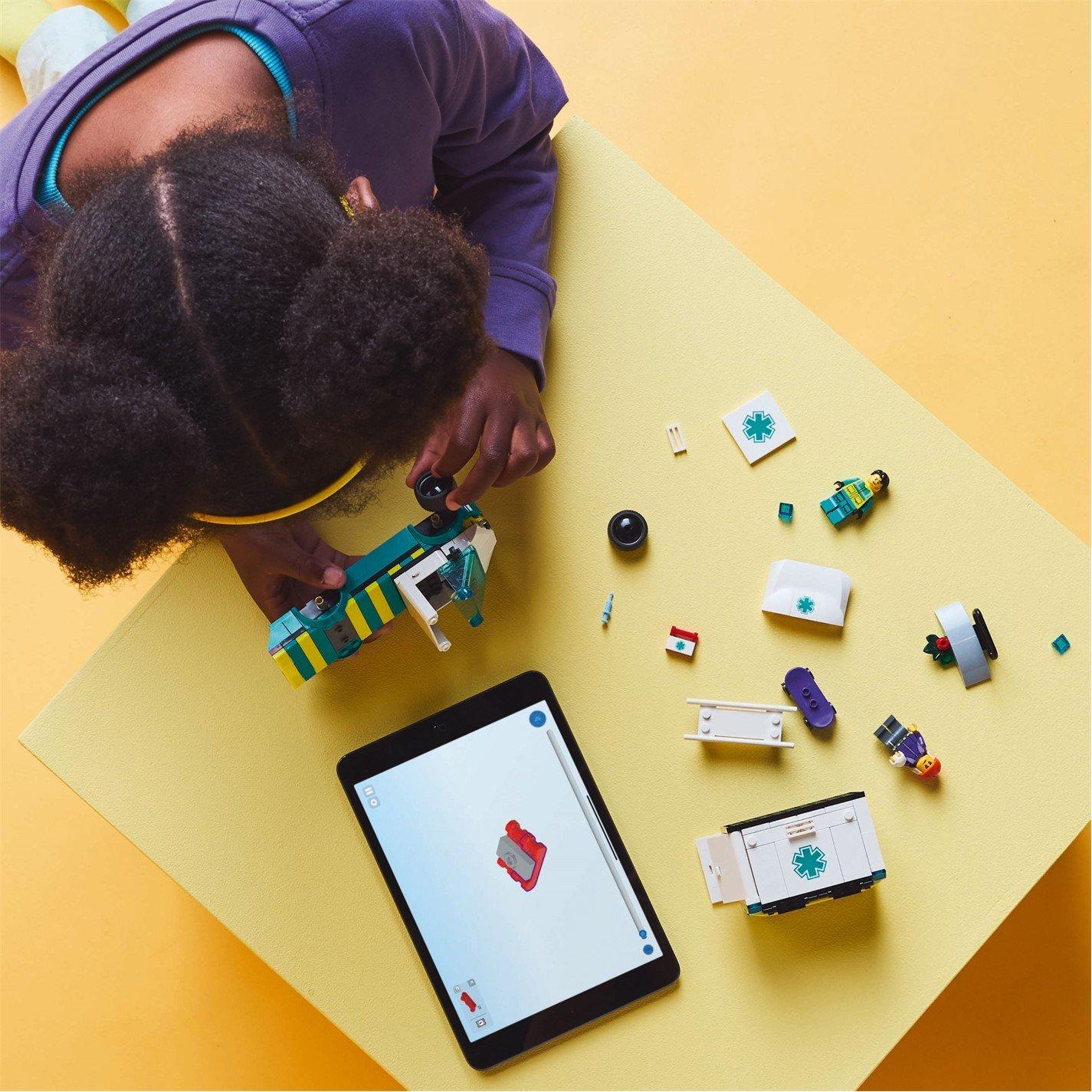 Vehículos de la ciudad - LEGO - LEGO City 60451 Emergency Ambulance Toy Vehicle Set - 2