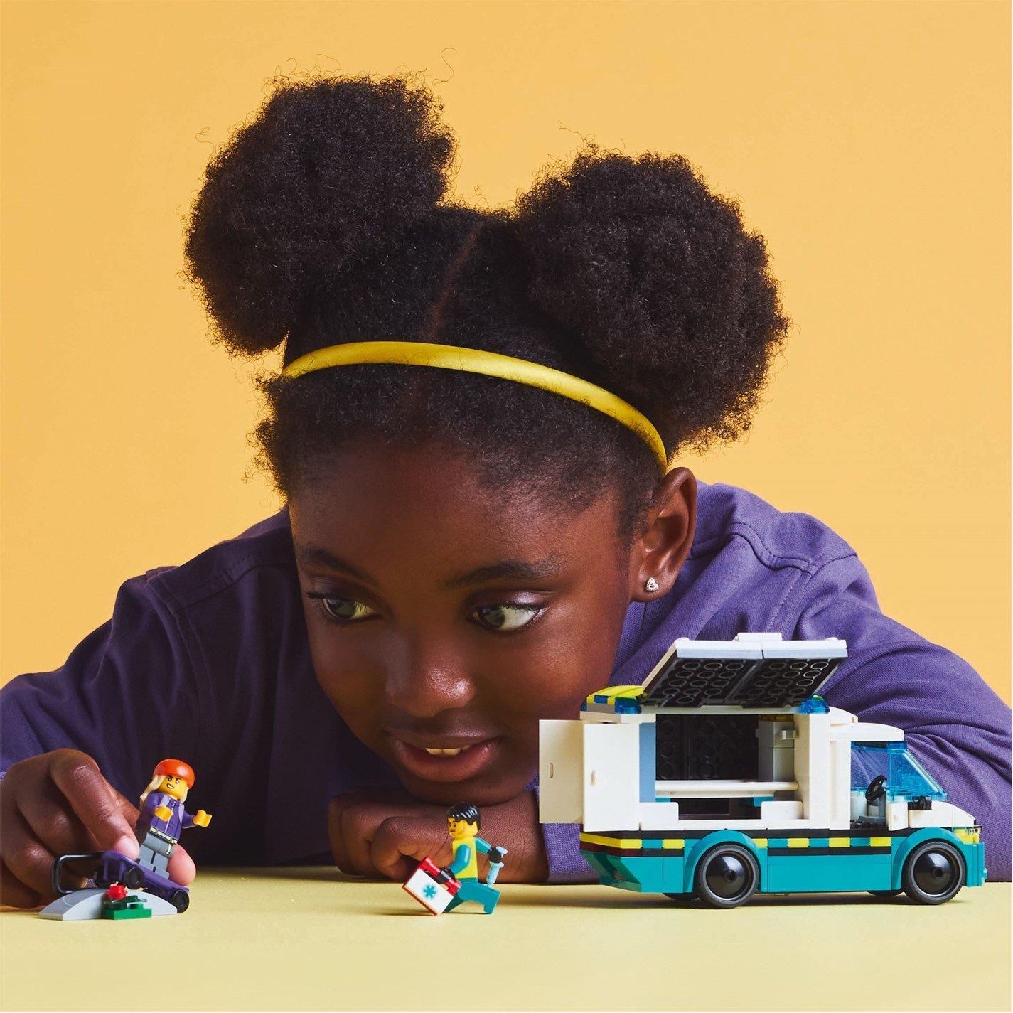 Vehículos de la ciudad - LEGO - LEGO City 60451 Emergency Ambulance Toy Vehicle Set - 3