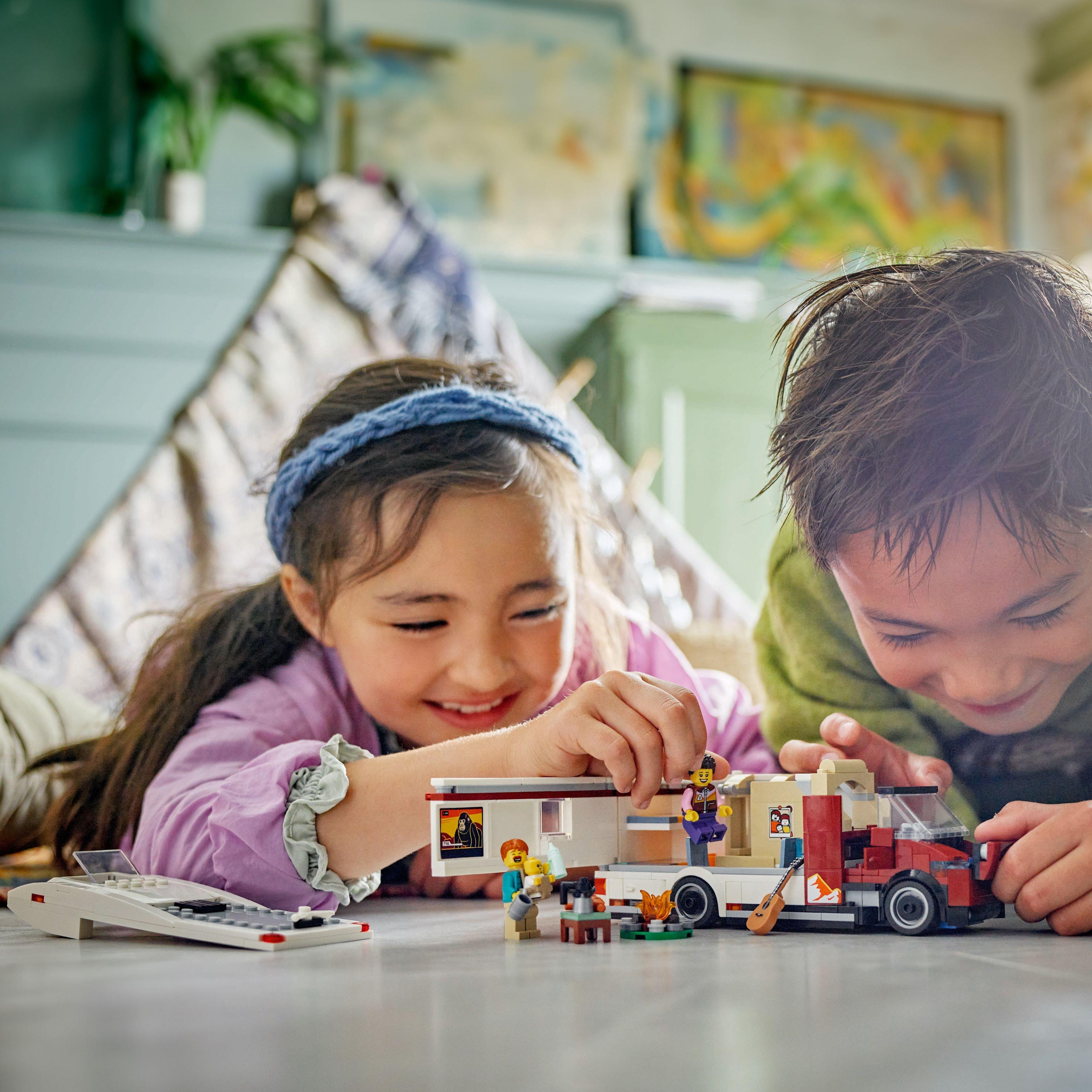 City Vehicles - LEGO - LEGO City Holiday Adventure Camper Van Toy 60454 - 4