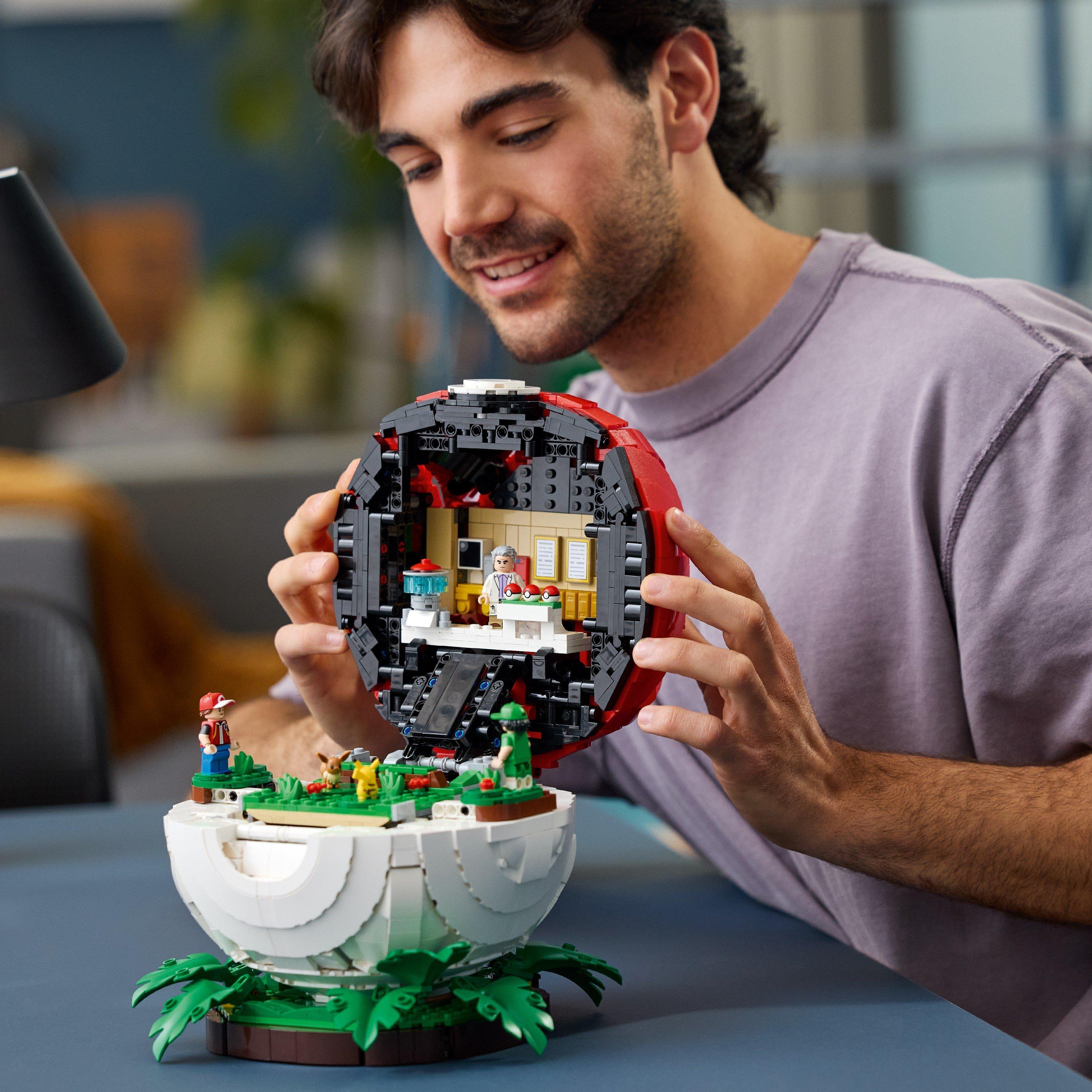TBC - LEGO - LEGO 72154 Iconic Trainer Moments Poke Ball - 4