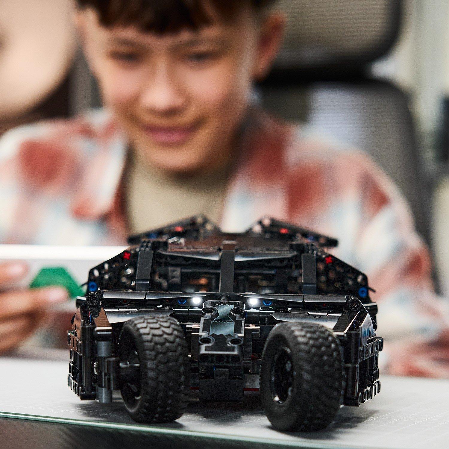 BatmobileTumblr - LEGO - LEGO 42239 TECHNIC 64 - 11