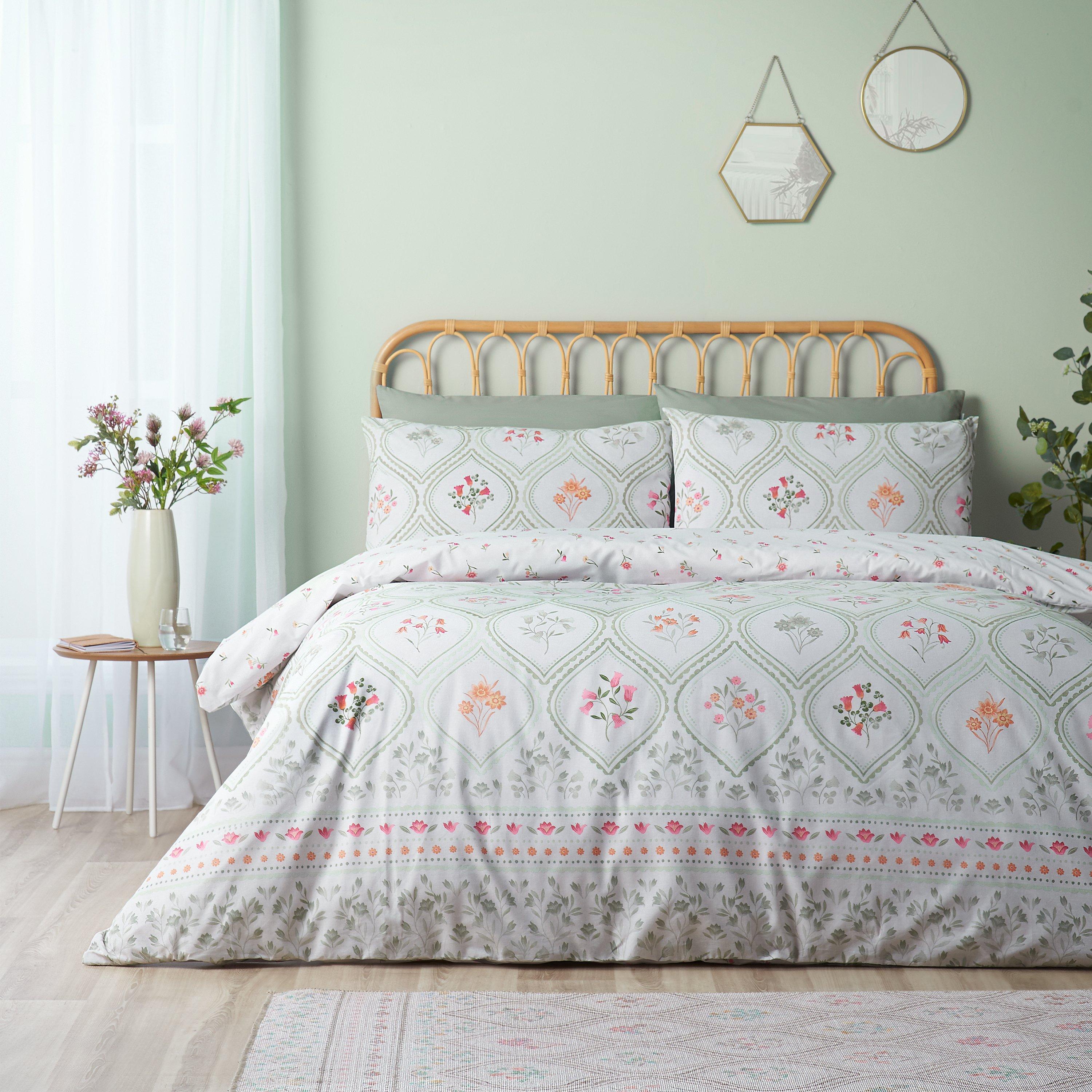 Soft Green - Catherine Lansfield - Cameo Floral Duvet Cover Set - 1