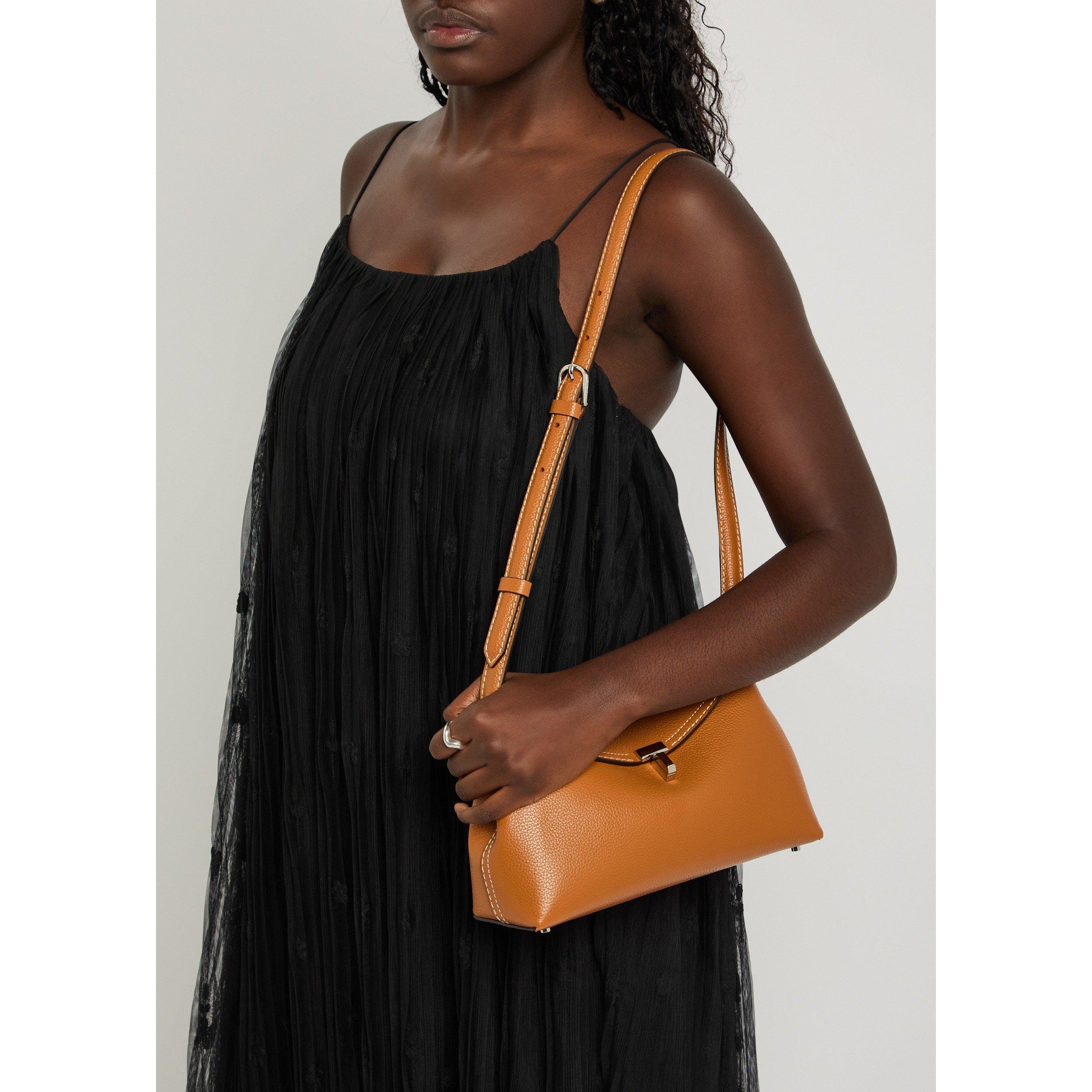 TAN - Toteme - T LOCK GRAIN LEATHER CLUTCH - 6
