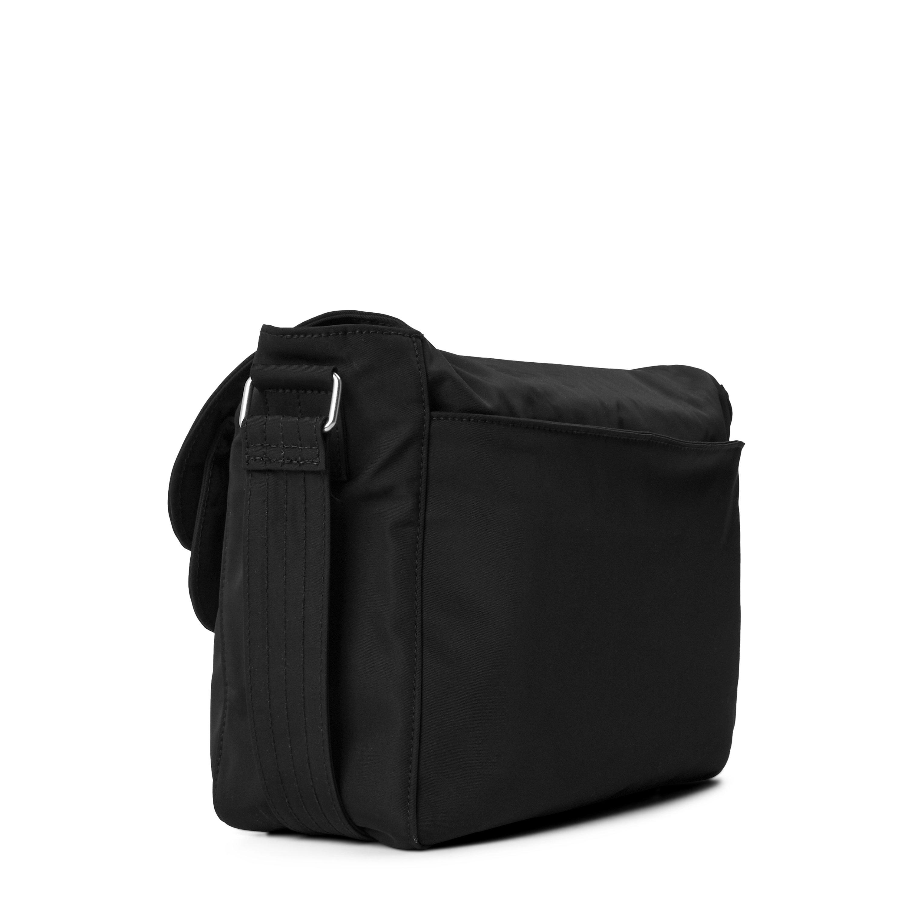 BLACK - APC - MESSENGER ARCHIVE - 2