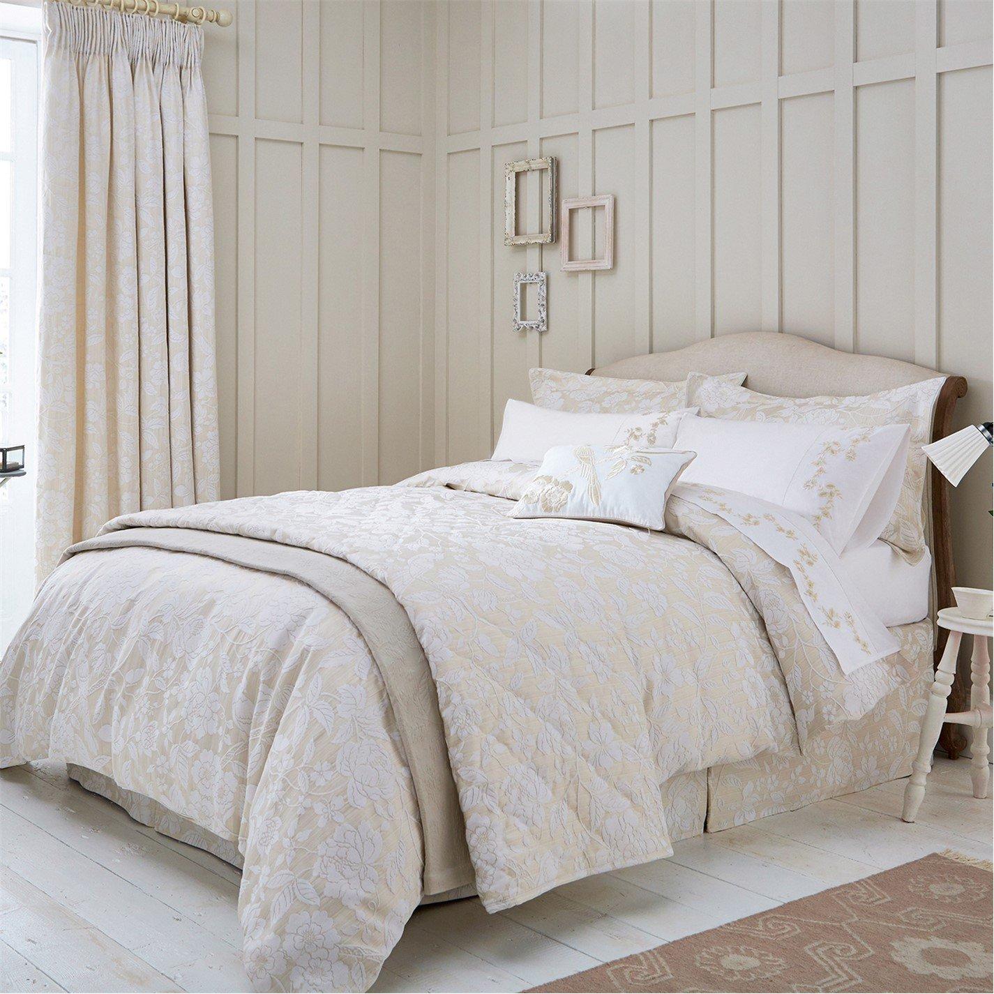 Linen - Sanderson - Pyramus Quilted Throw - 1