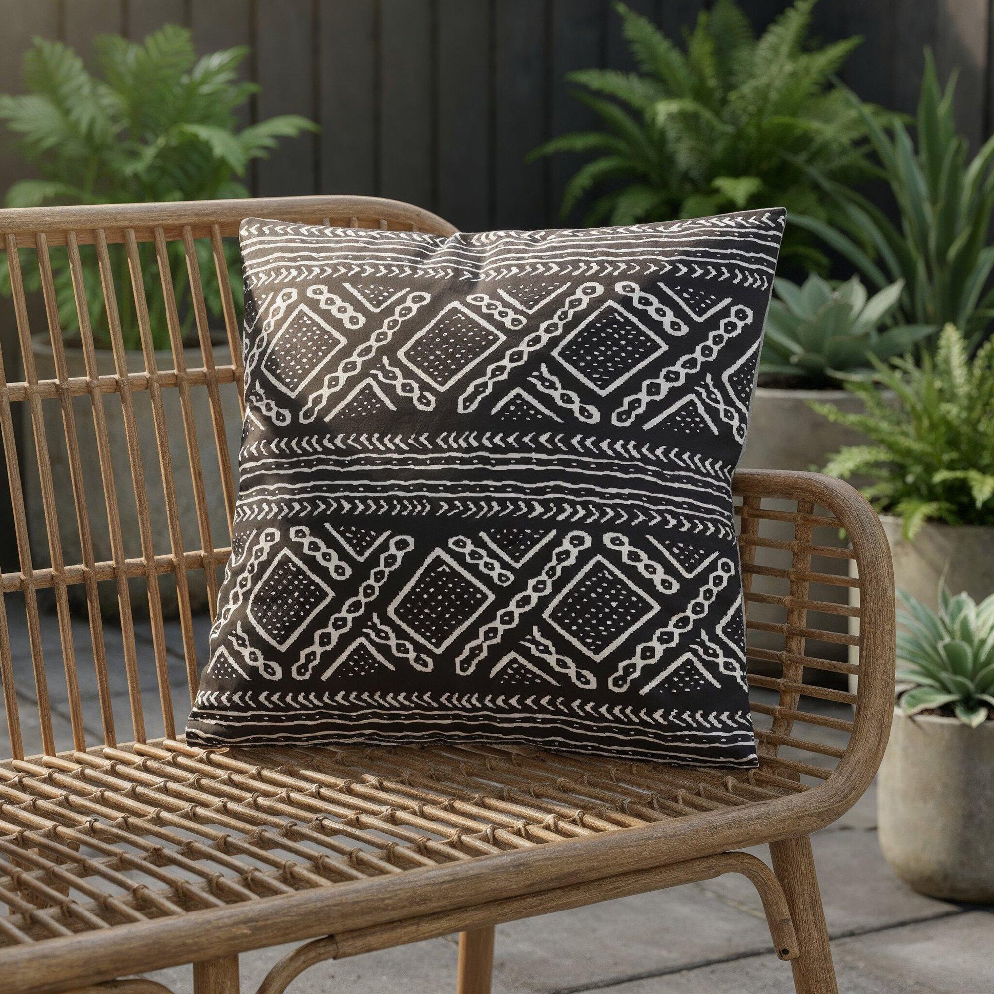 Aztec Diamond - Streetwize - Outdoor Cushion - Bali Pattern - 2