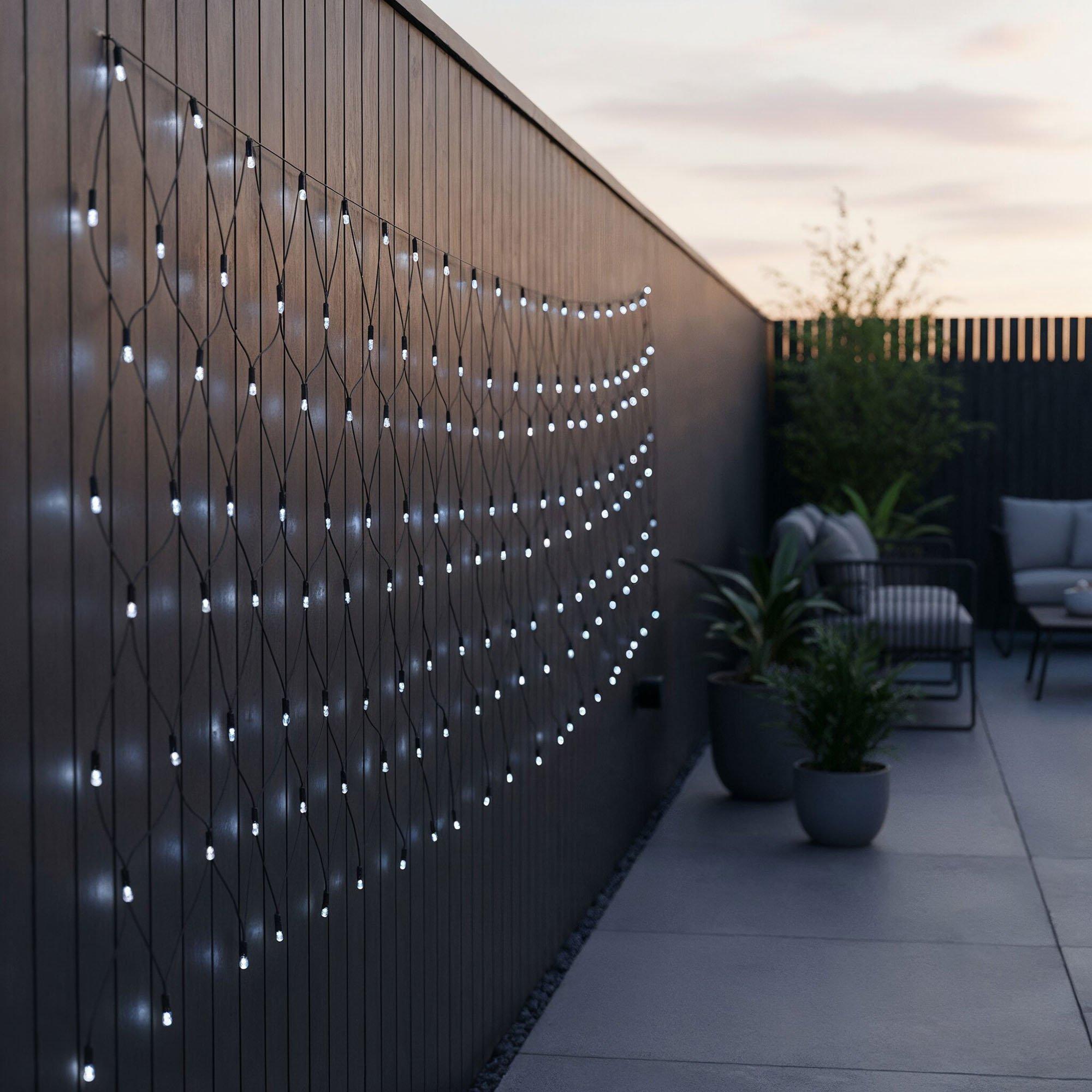 LED - Streetwize - Solar Egg Chair/Net Light - 136 Bright White LEDs - 5