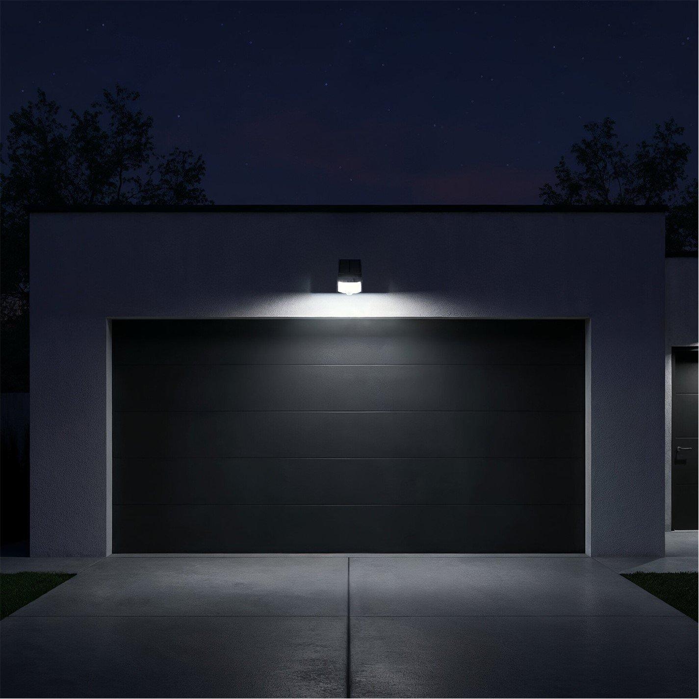 LED - Streetwize - Solar-Powered Swivel Security Light - 1