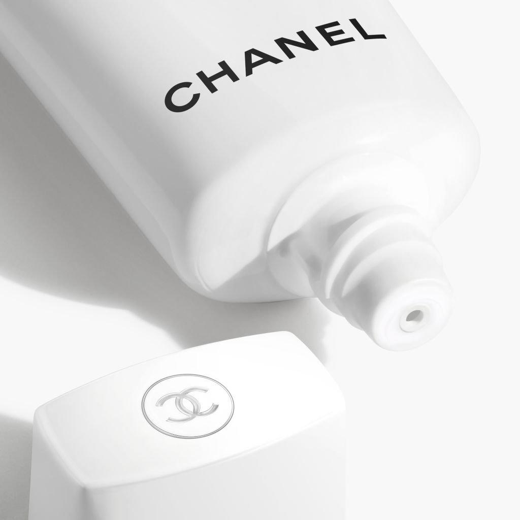 Clear - CHANEL - UV ESSENTIEL  COMPLETE PROTECTION UV - POLLUTION - ANTIOXIDANT SPF50 - 2