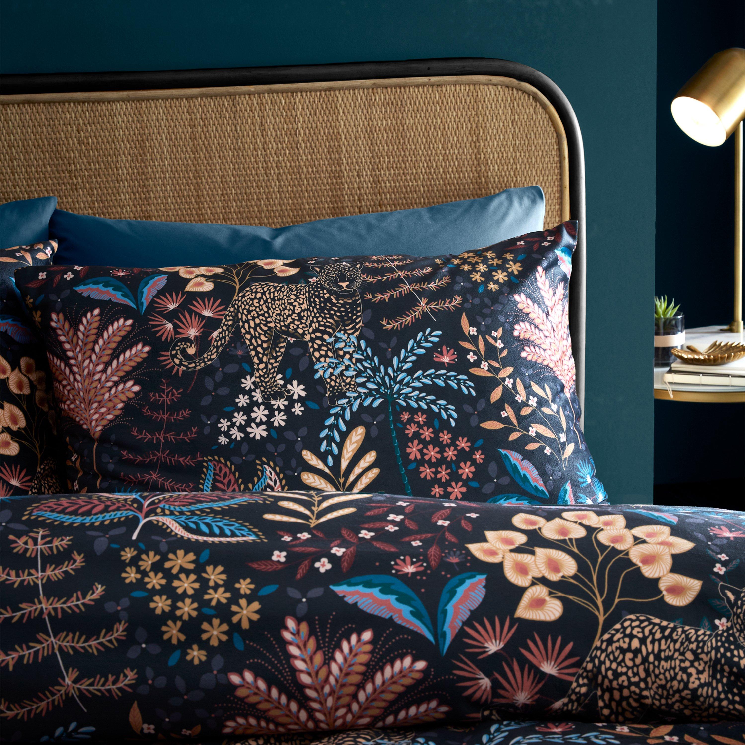 Noir - Catherine Lansfield - Velvet Exotic Leopard Duvet Cover Set - 2