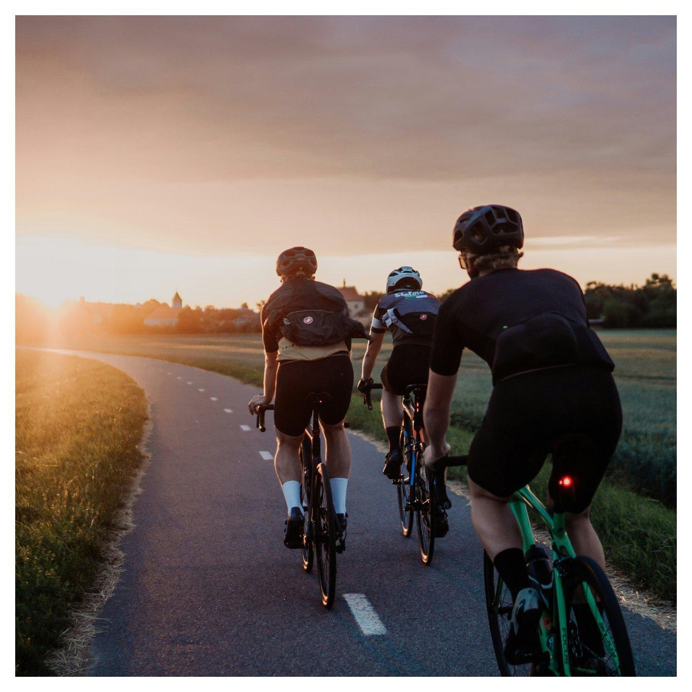 WHAT TO WEAR ON A SUMMER EVENING CYCLE