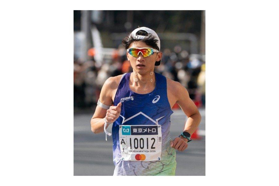 Man running in the Tokyo Marathon