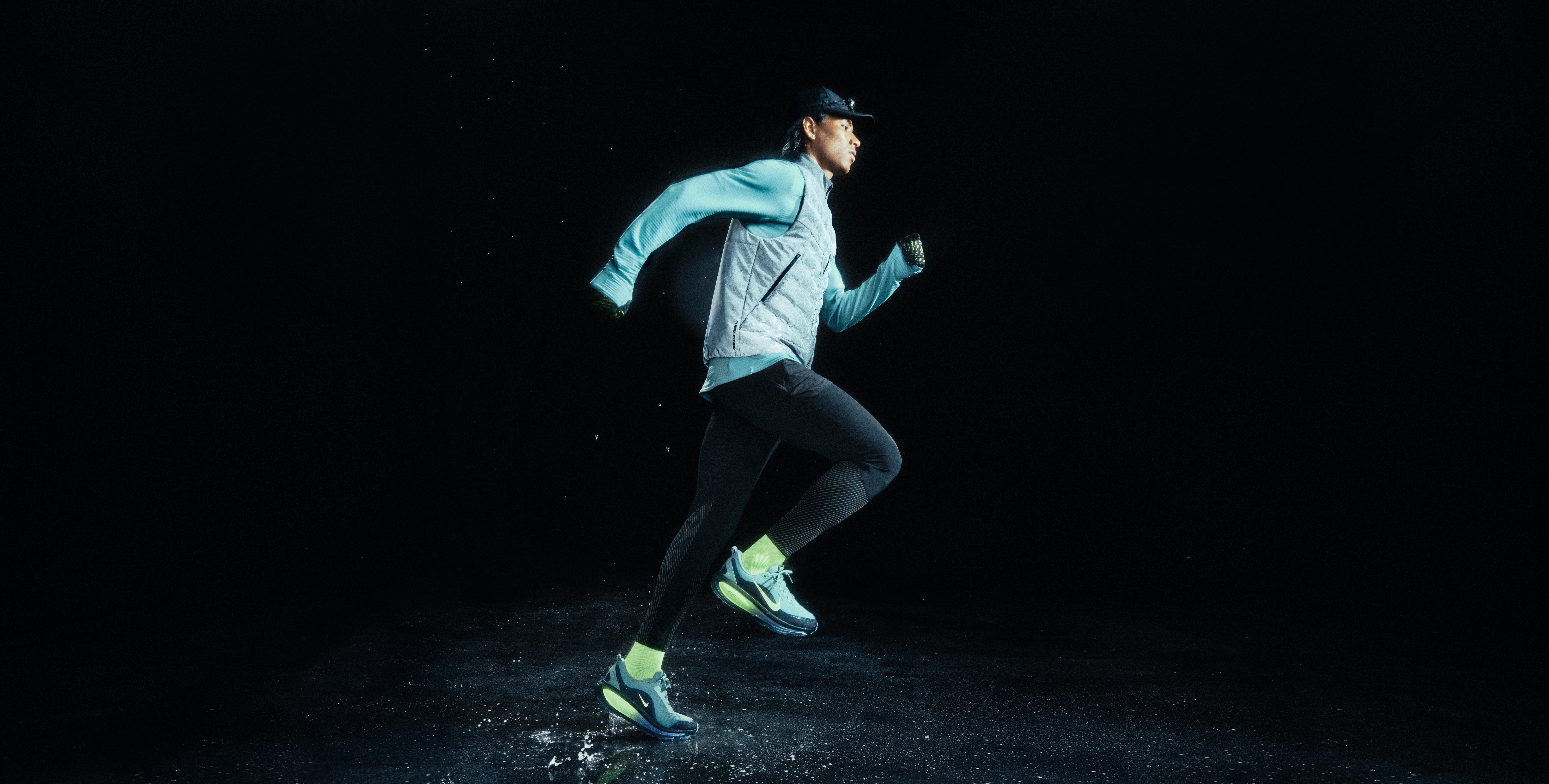 STAY ON TRACK EVERY SEASON WITH WINTER RUNNING ACCESSORIES