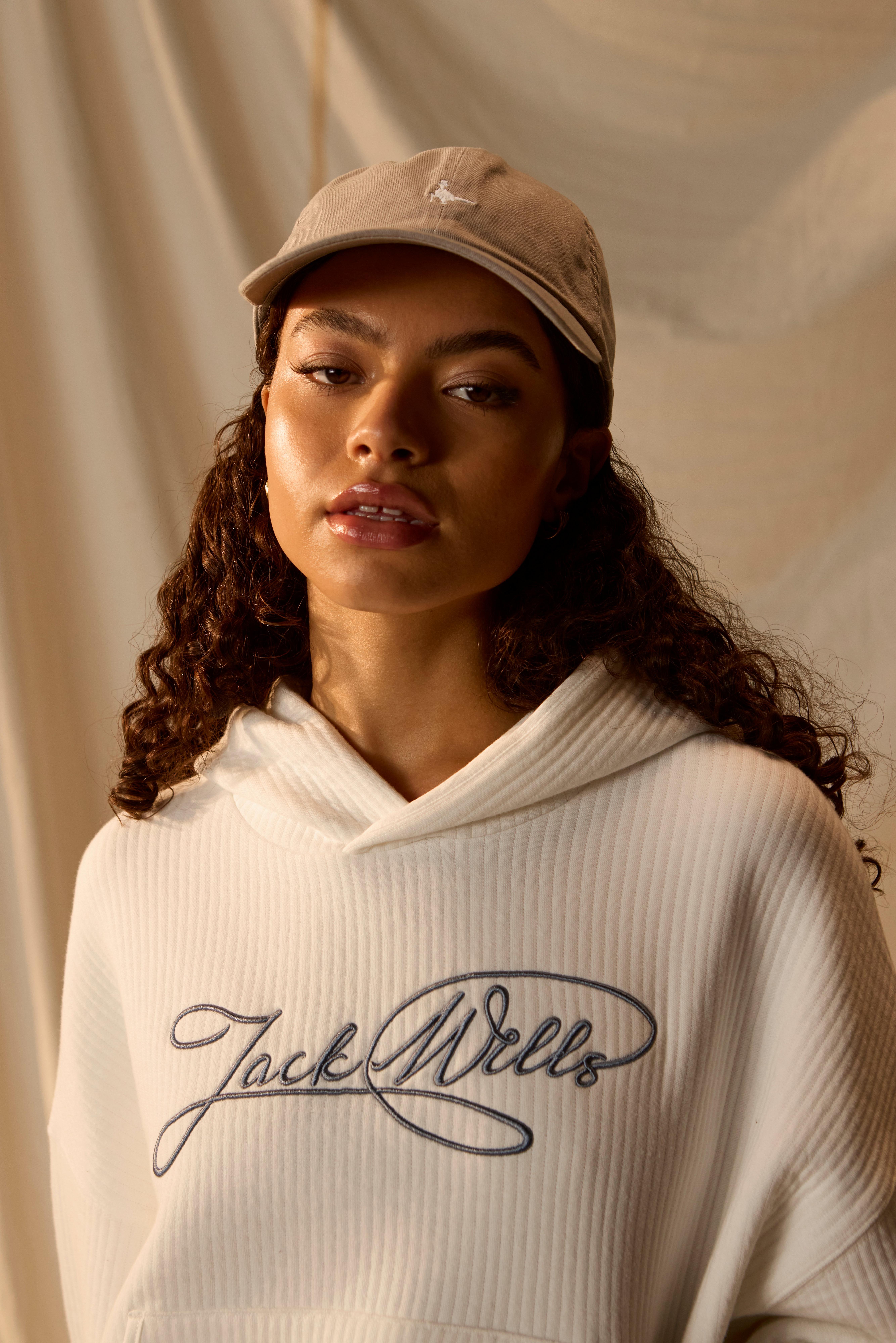 Hoodies & Sweatshirts 