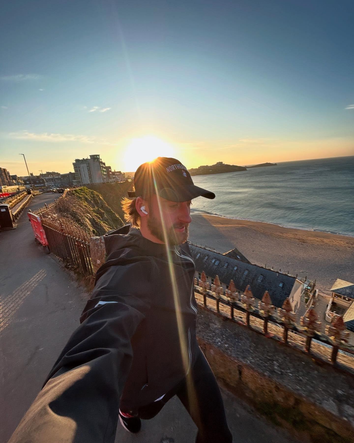 Can AI Outpace Pro Run Coaches?