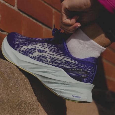 Kid fasten there Asics Novablast shoe