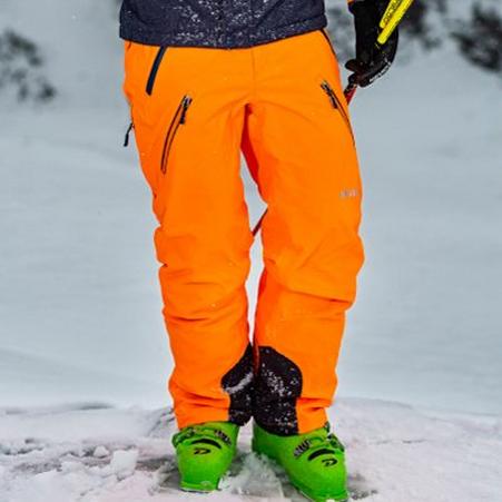 Restez au chaud tout en ayant du style sur les pistes avec notre gamme de vestes de ski