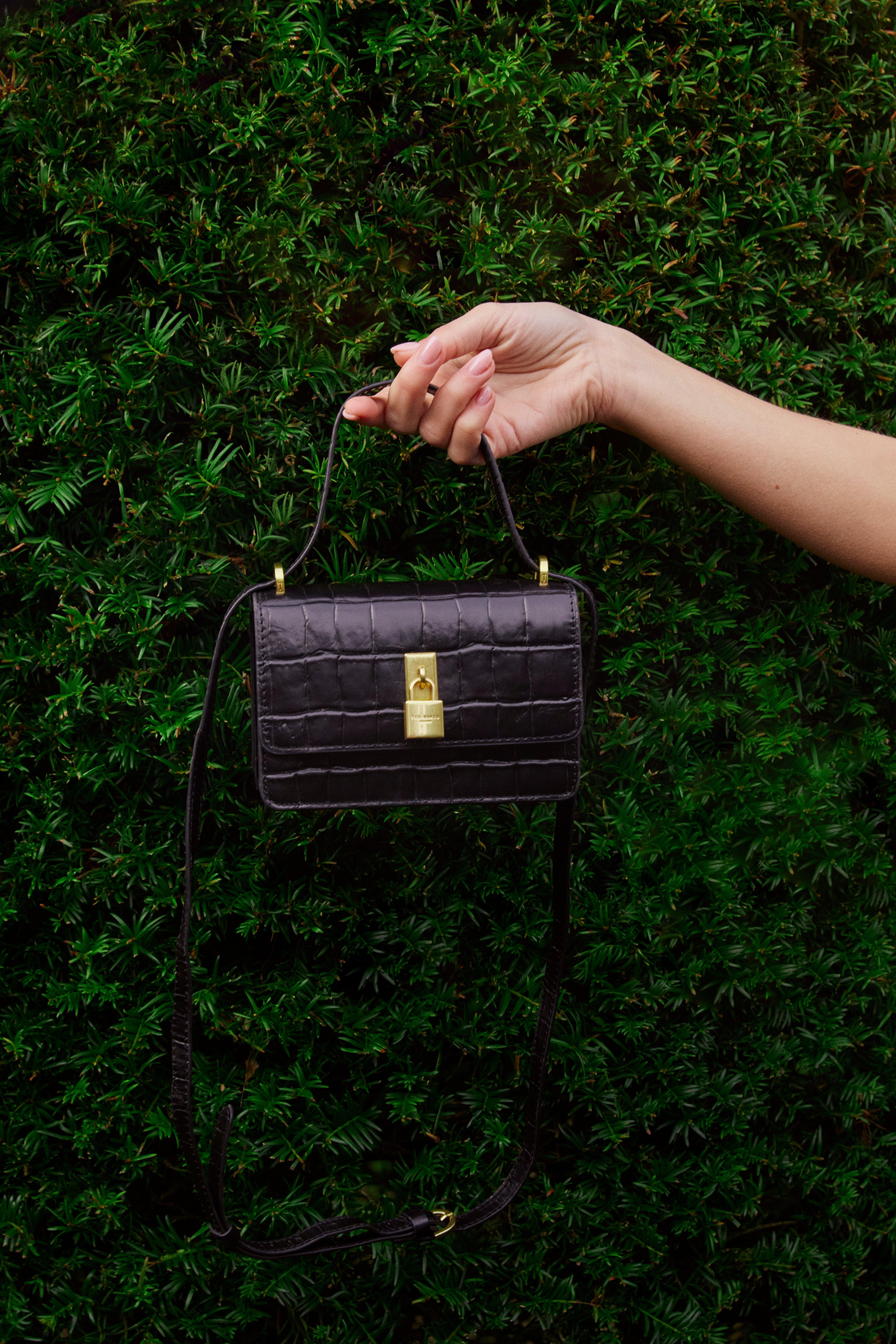 The Everyday Handbag Guide