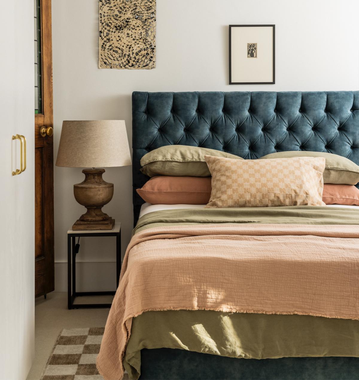 12123_Coral_Olive_Hero_3