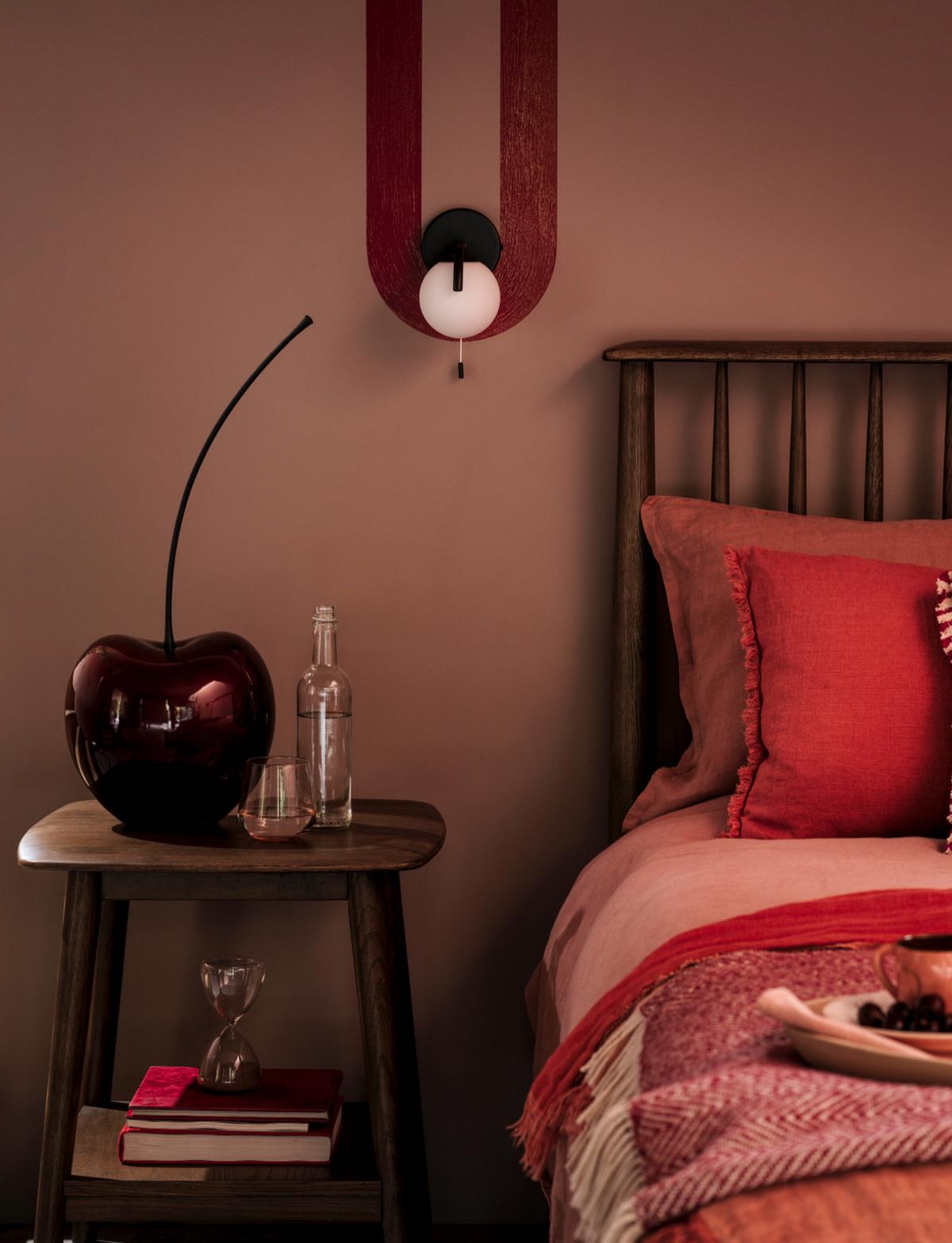 STOCKHOLM BED CLOSE-UP