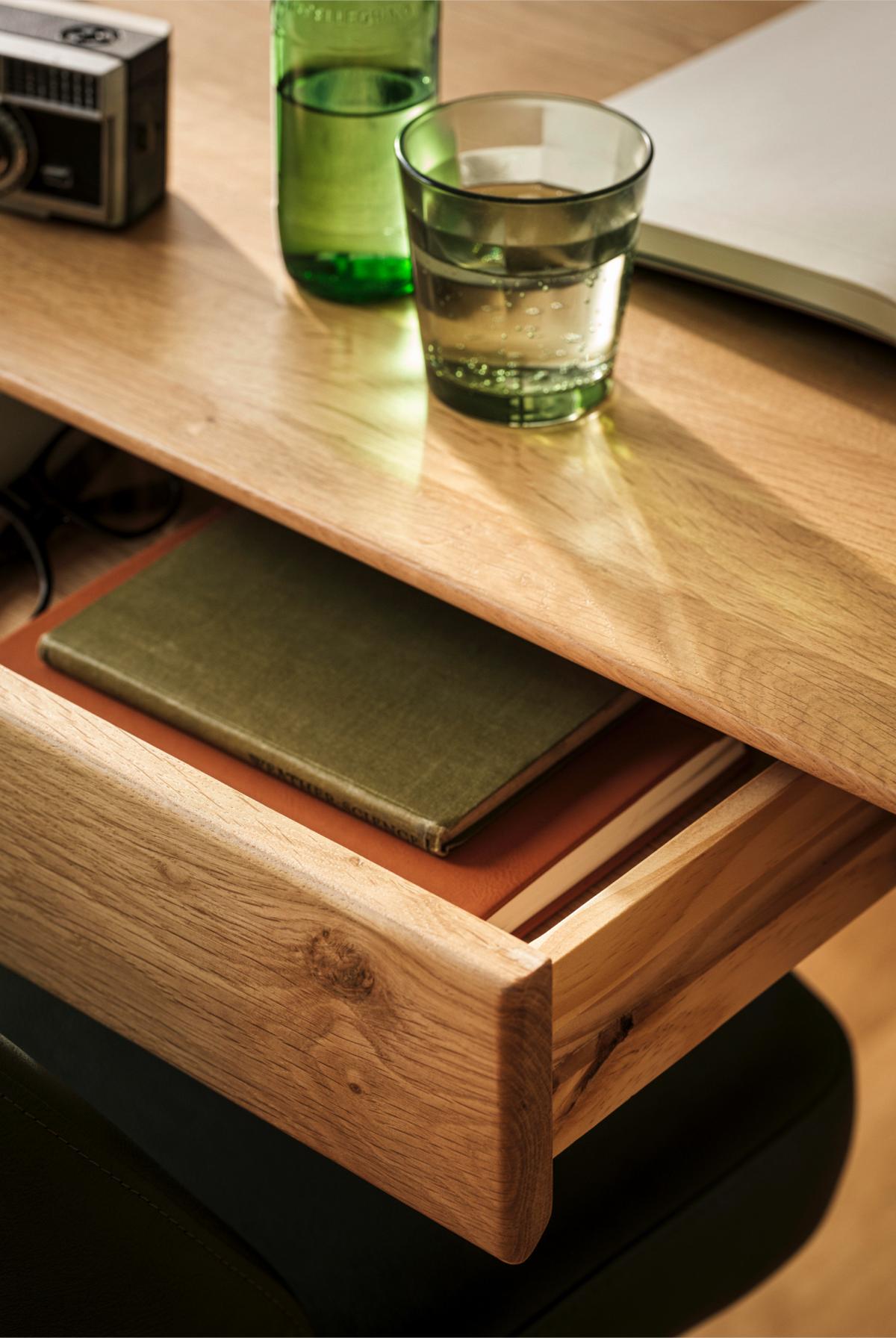 Madrid desk open draw