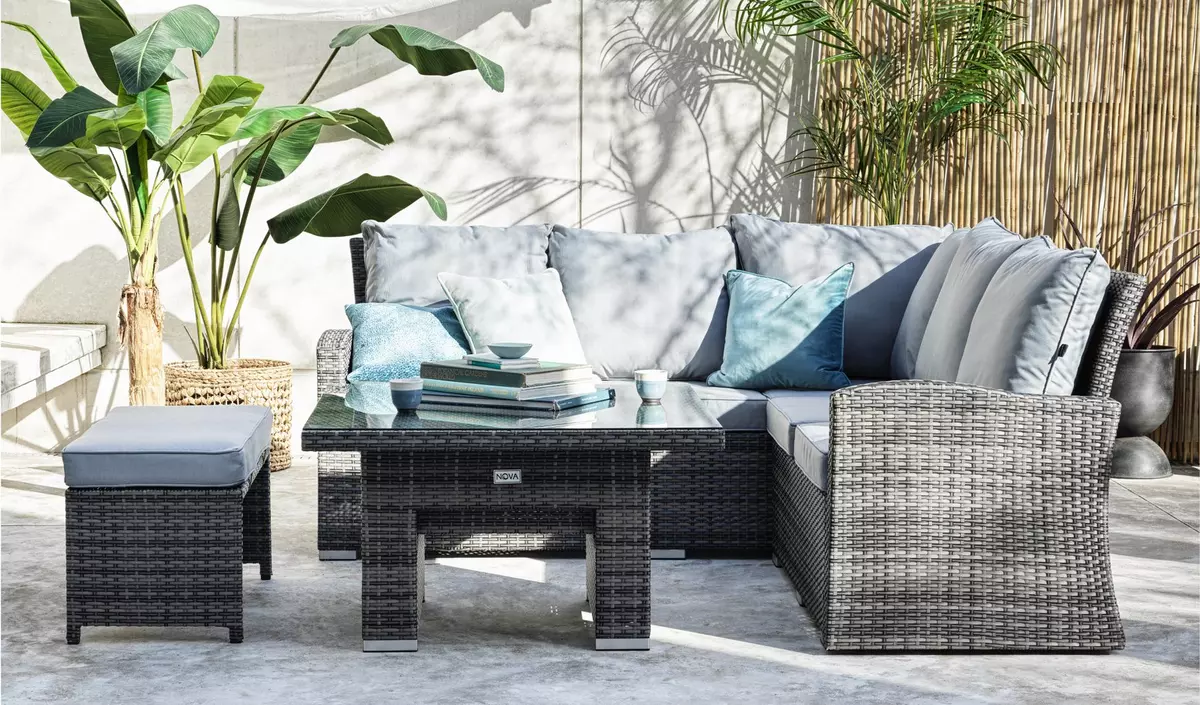 Stylish Garden Lounge Set: Modern & Weather-Resistant