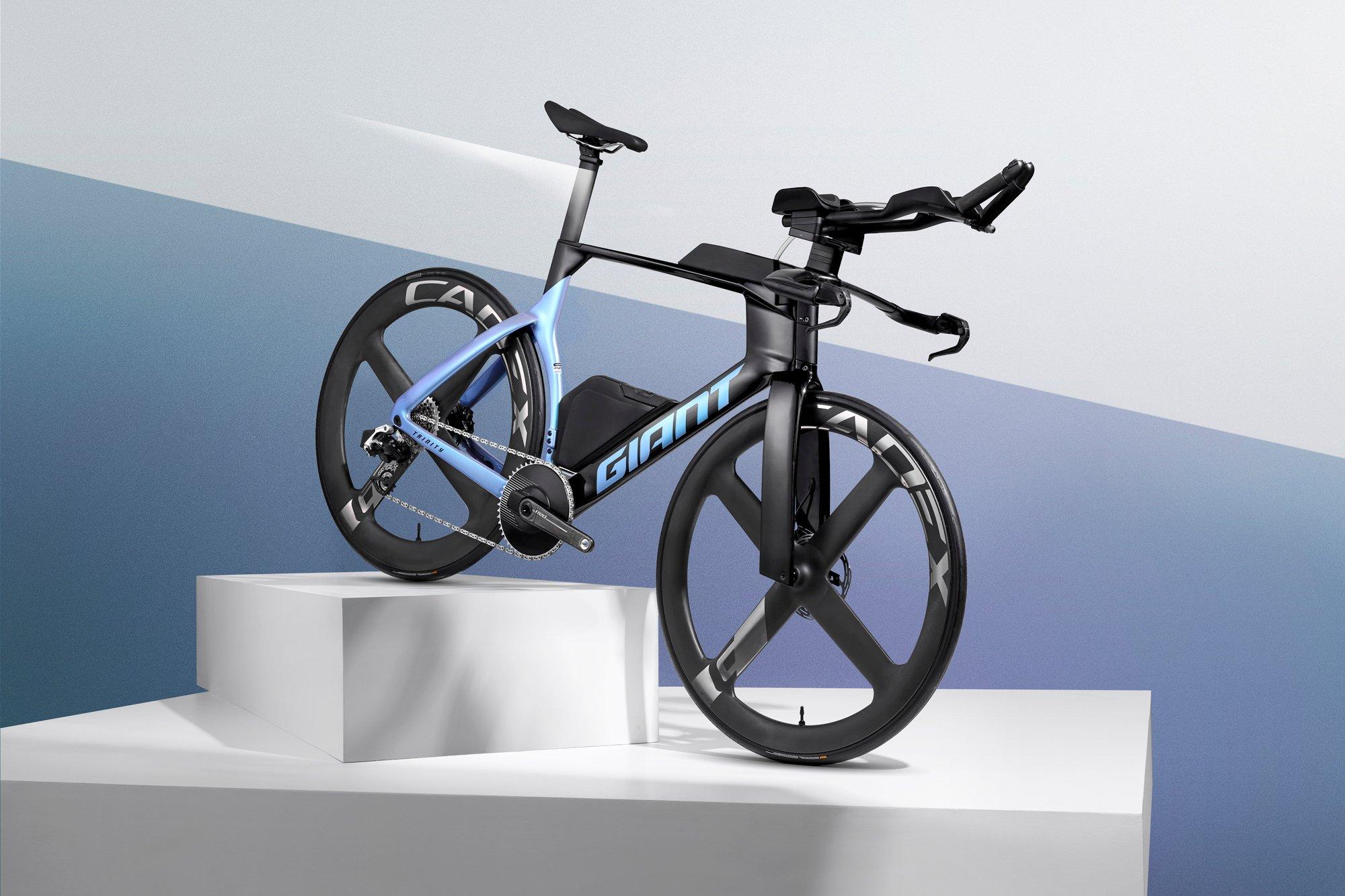 a bicycle is shown on a pedestal in a blue and white room