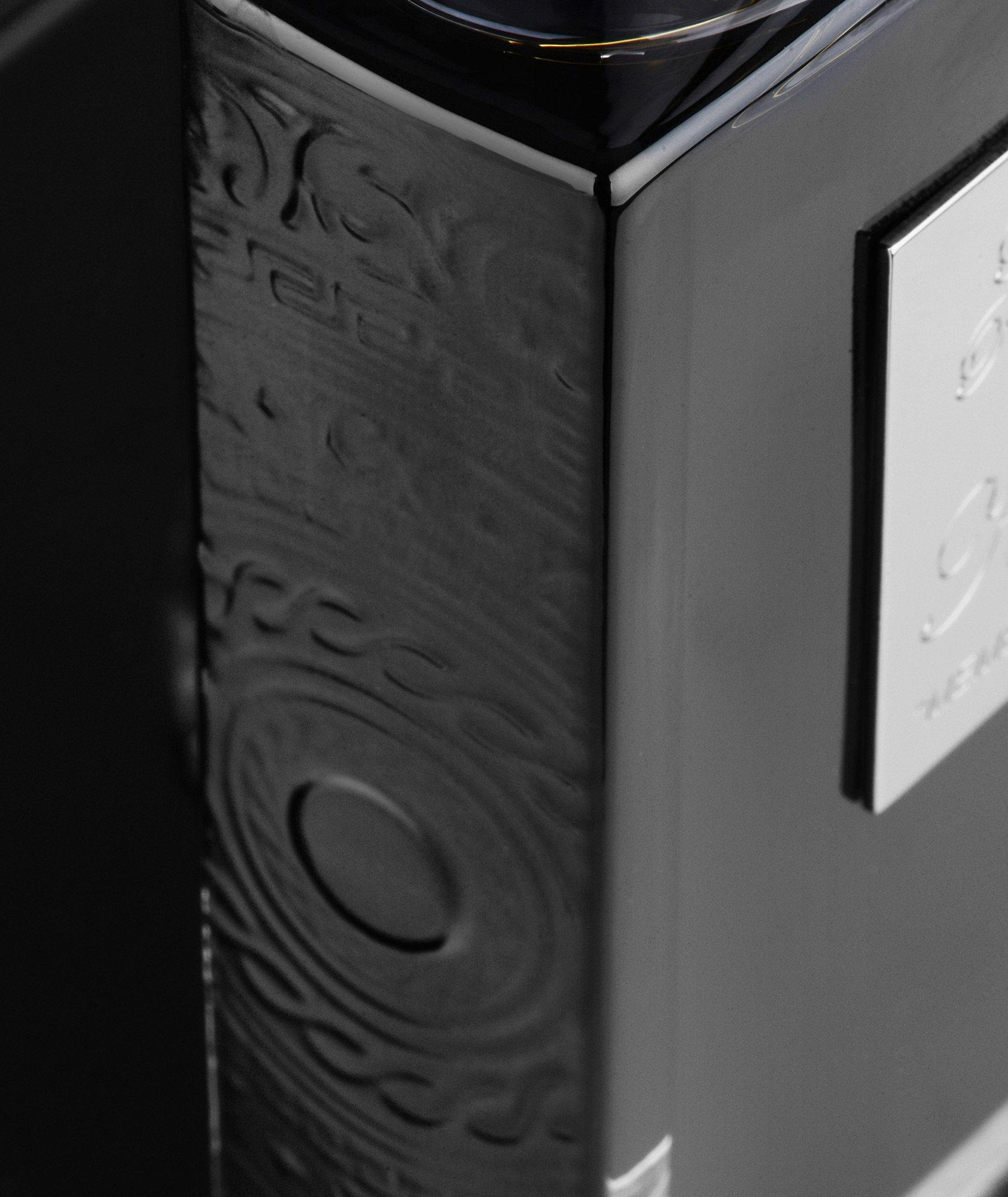 Black Phantom - "MEMENTO MORI" 50ml Refillable Spray and its Coffret image 3