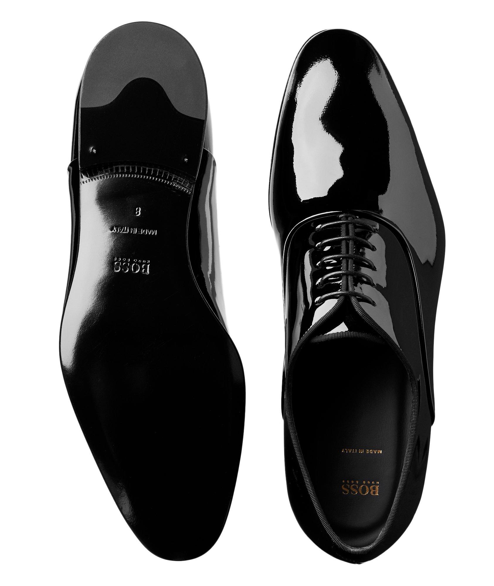 Chaussure lacée en cuir verni image 2