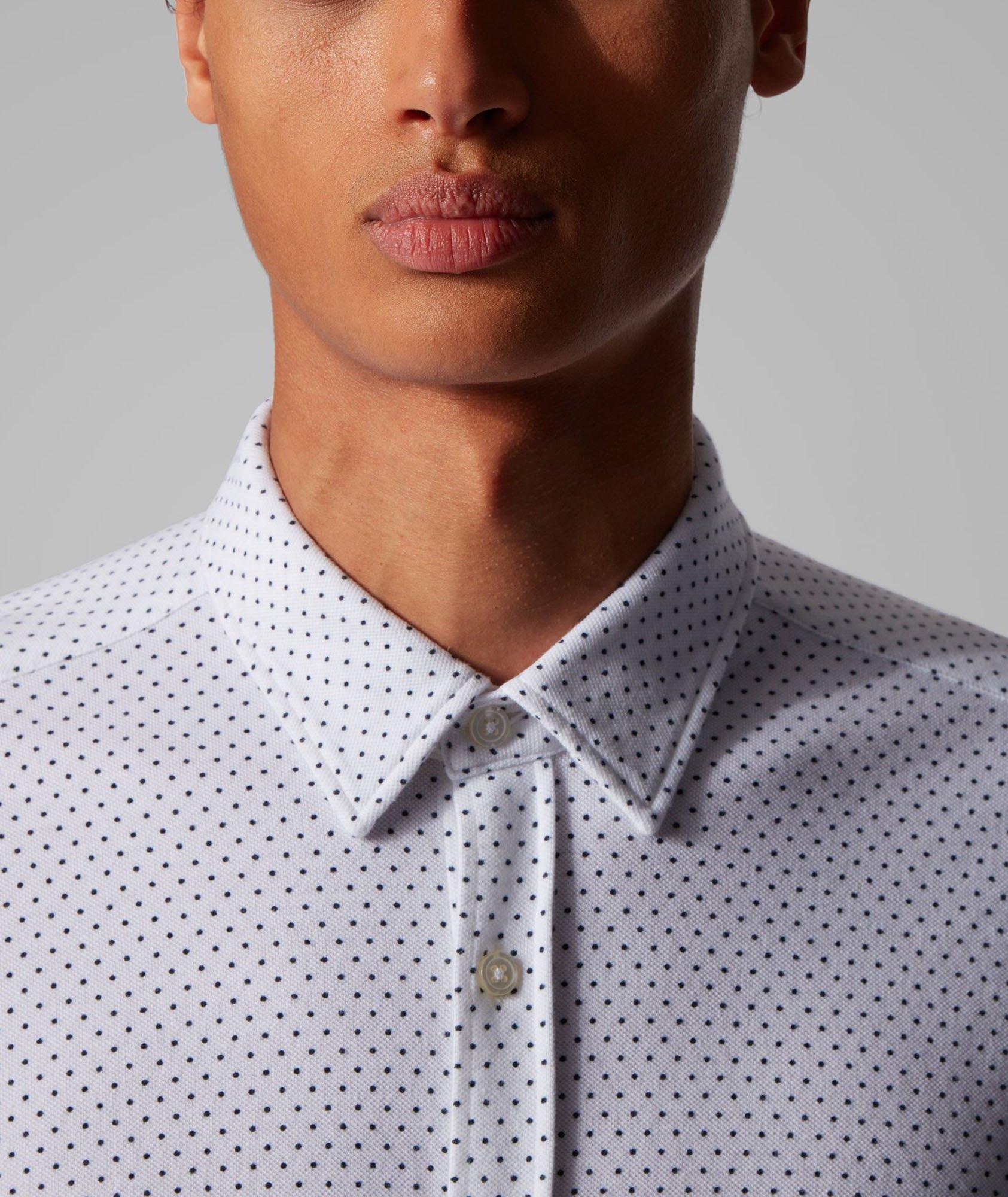 Chemise en coton piqué à motif pointillé de coupe amincie image 3