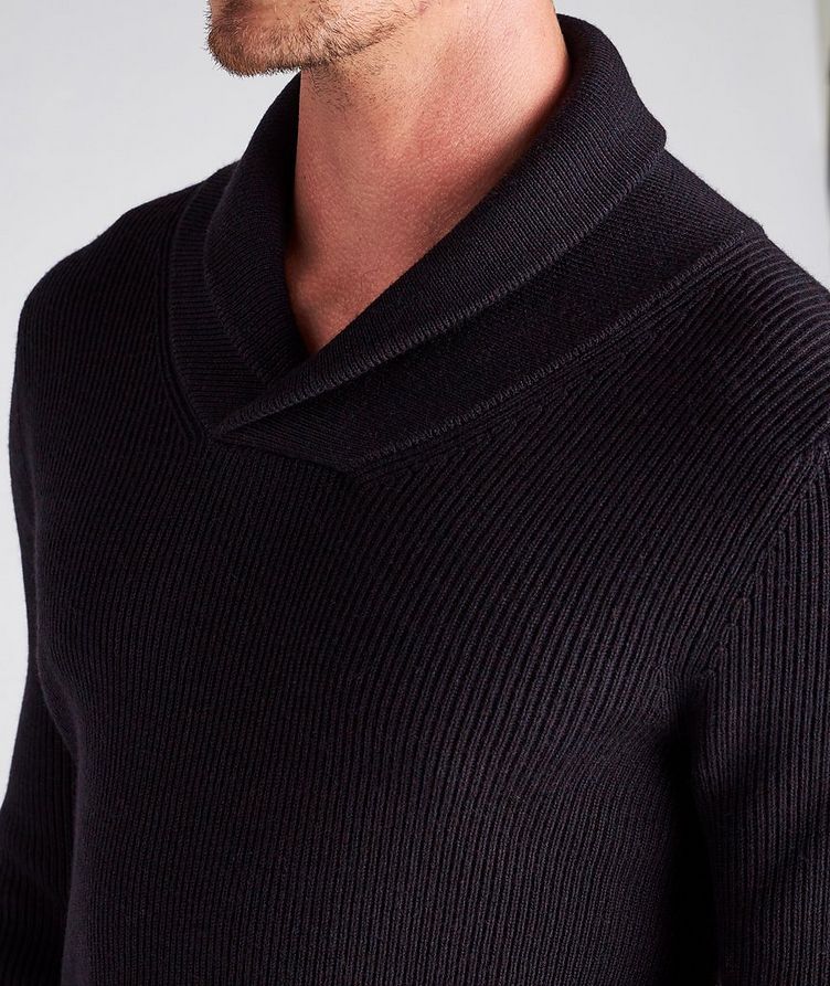 Pull en tricot côtelé de laine à col châle image 3