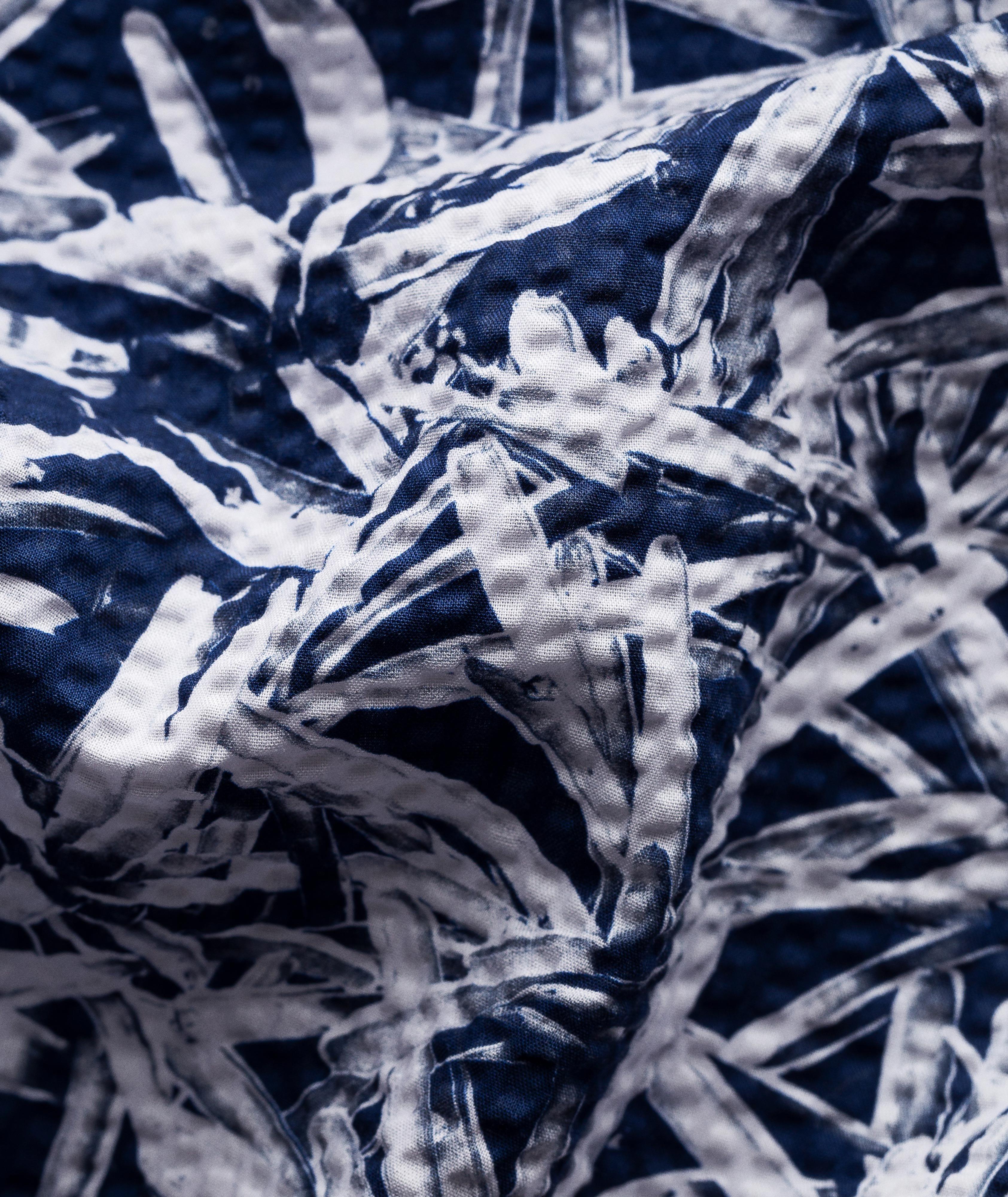 Thumbnail to select image 6